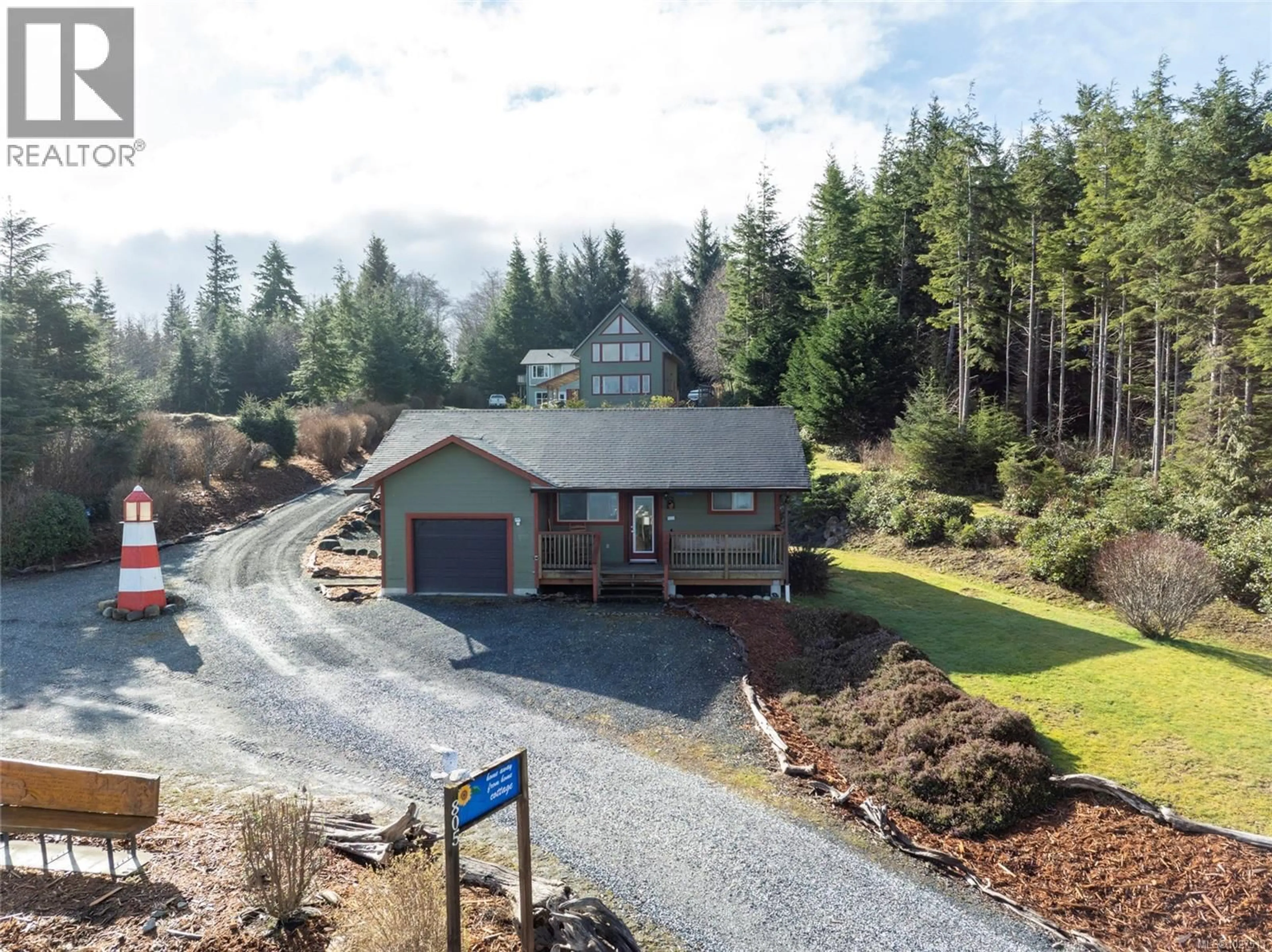 A pic from outside/outdoor area/front of a property/back of a property/a pic from drone, mountain view for 805 LANQVIST ROAD, Hyde Creek British Columbia V0N2R0