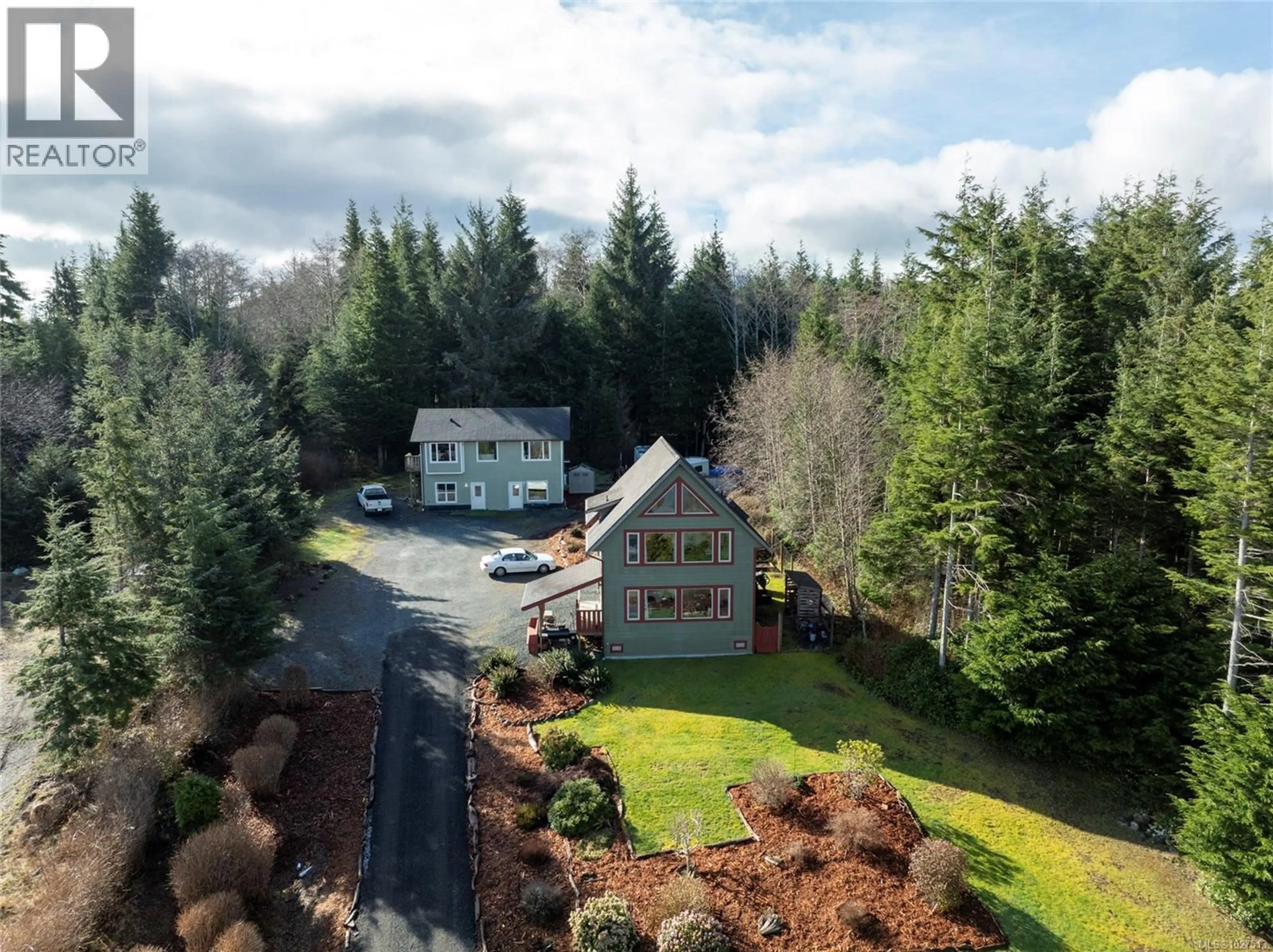 A pic from outside/outdoor area/front of a property/back of a property/a pic from drone, mountain view for 805 LANQVIST ROAD, Hyde Creek British Columbia V0N2R0