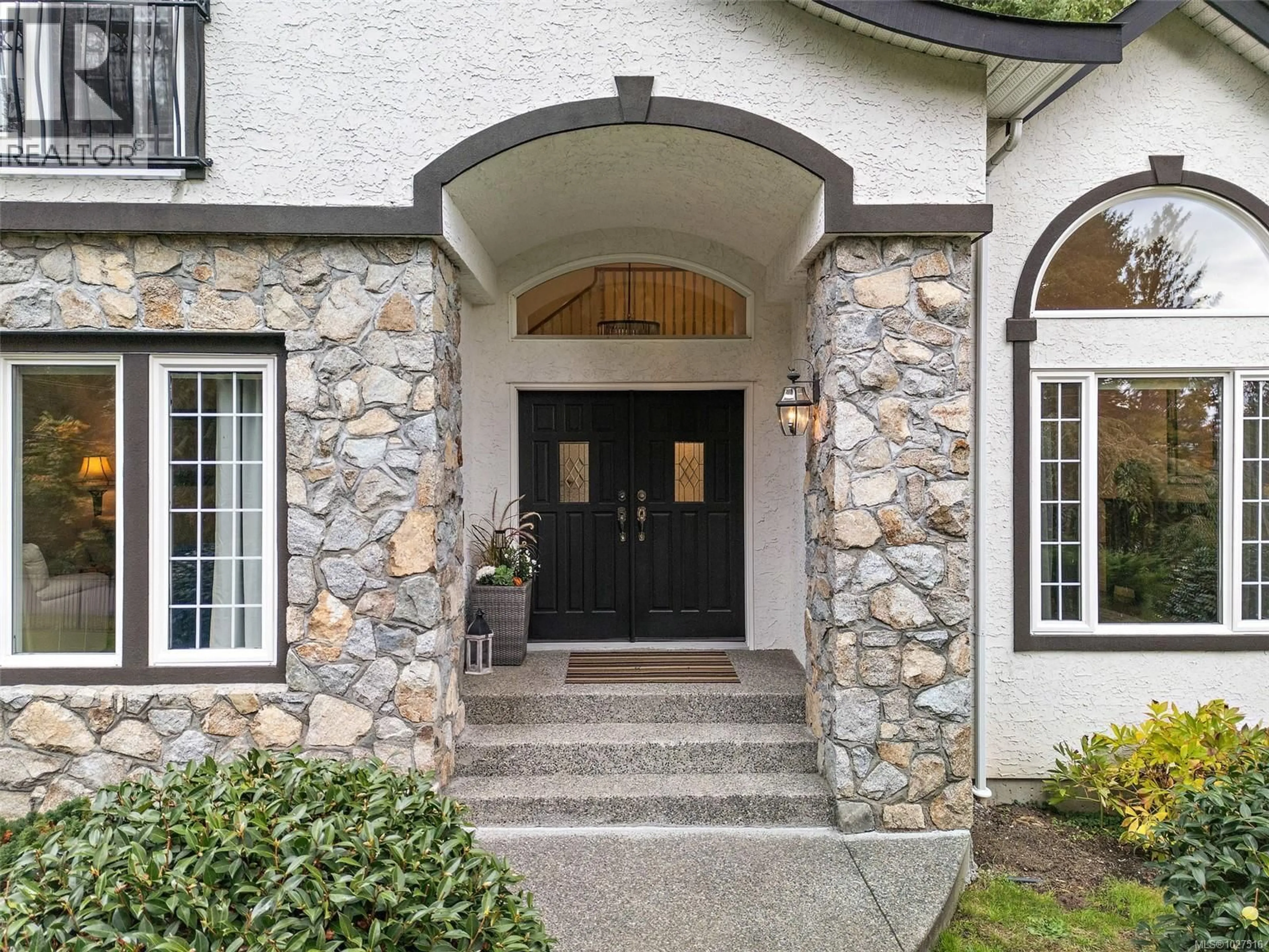 Indoor entryway for 11327 NITINAT ROAD, North Saanich British Columbia V8L5R8