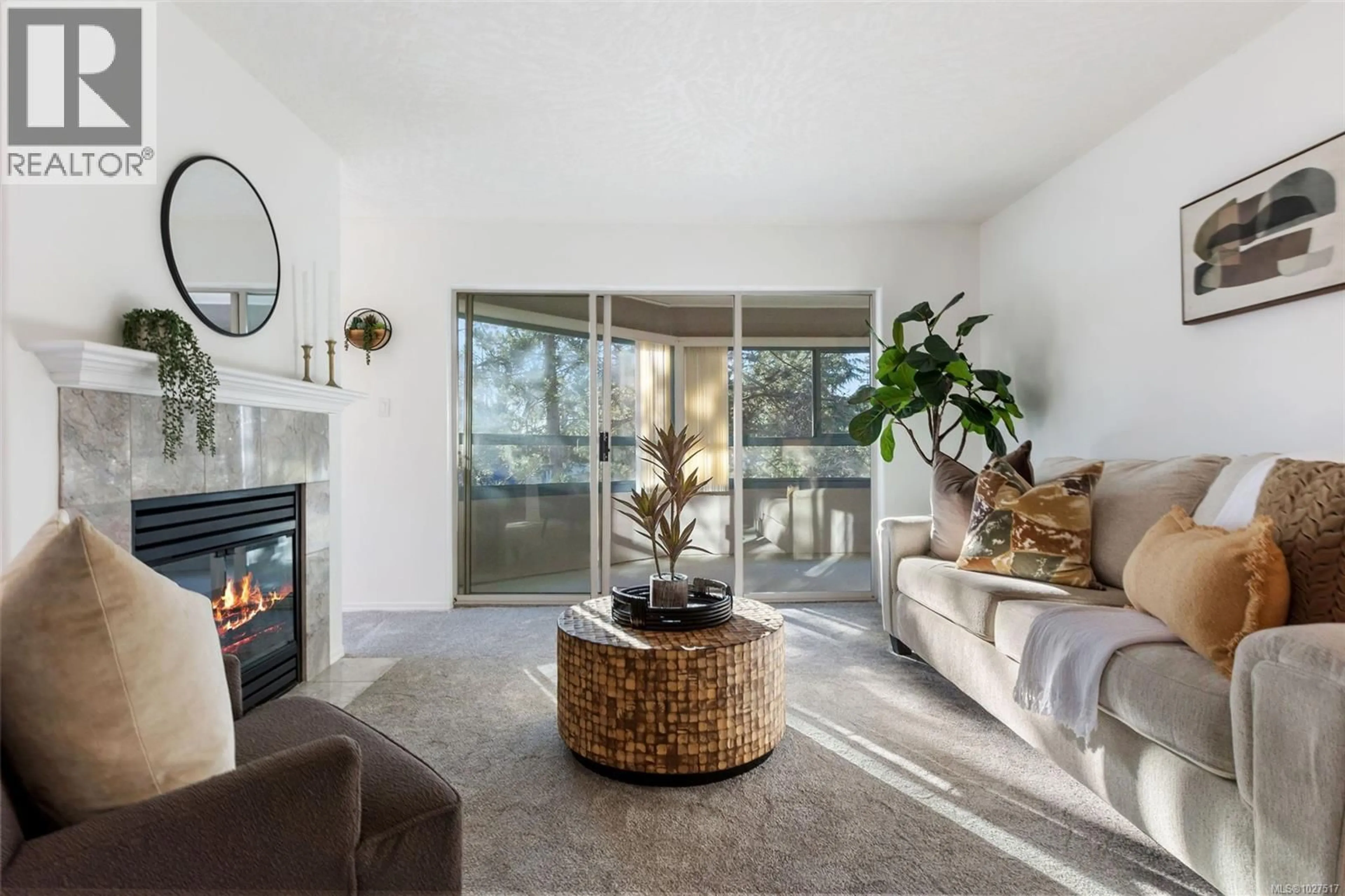 Living room with furniture, unknown for 305 - 1100 UNION ROAD, Saanich British Columbia V8P2J3