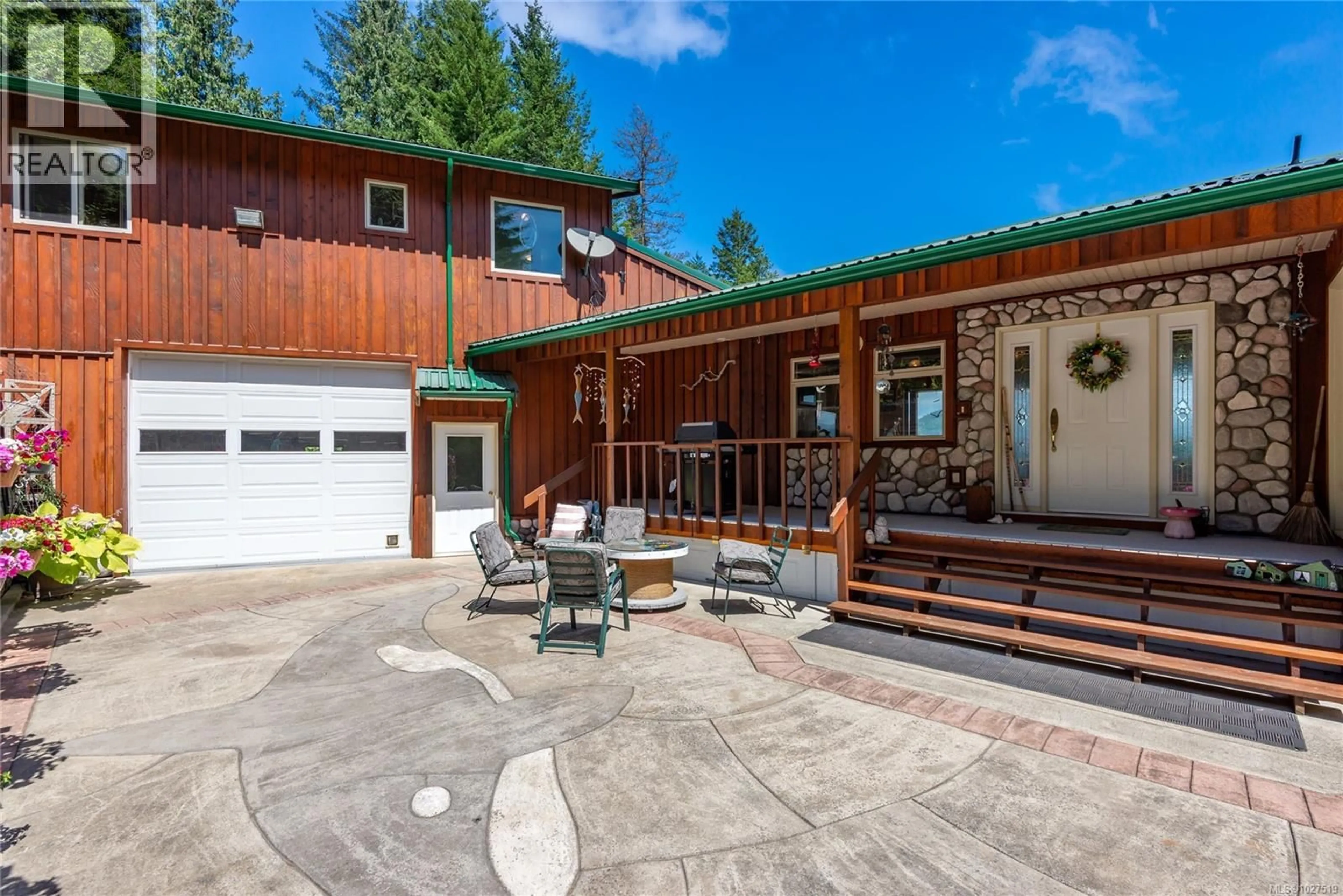 Patio, unknown for 23 SAYWARD ROAD, Sayward British Columbia V0P1R0