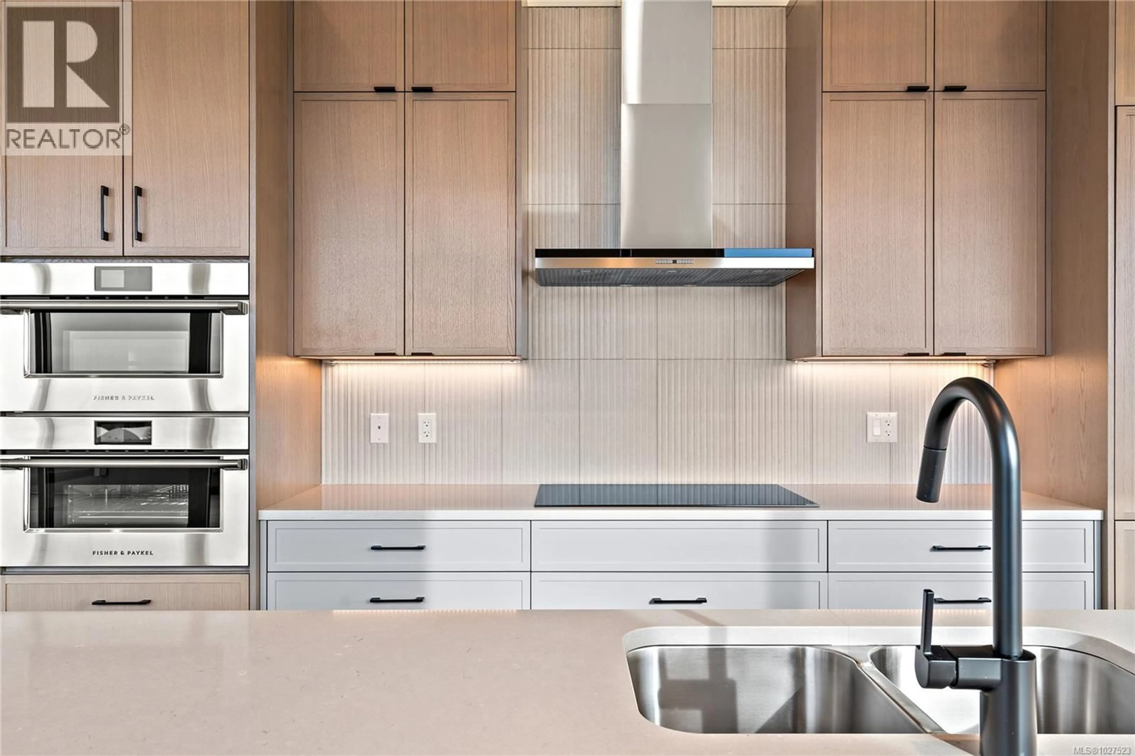 Contemporary kitchen, unknown for 501 - 1102 ESQUIMALT ROAD, Esquimalt British Columbia V9A0L3