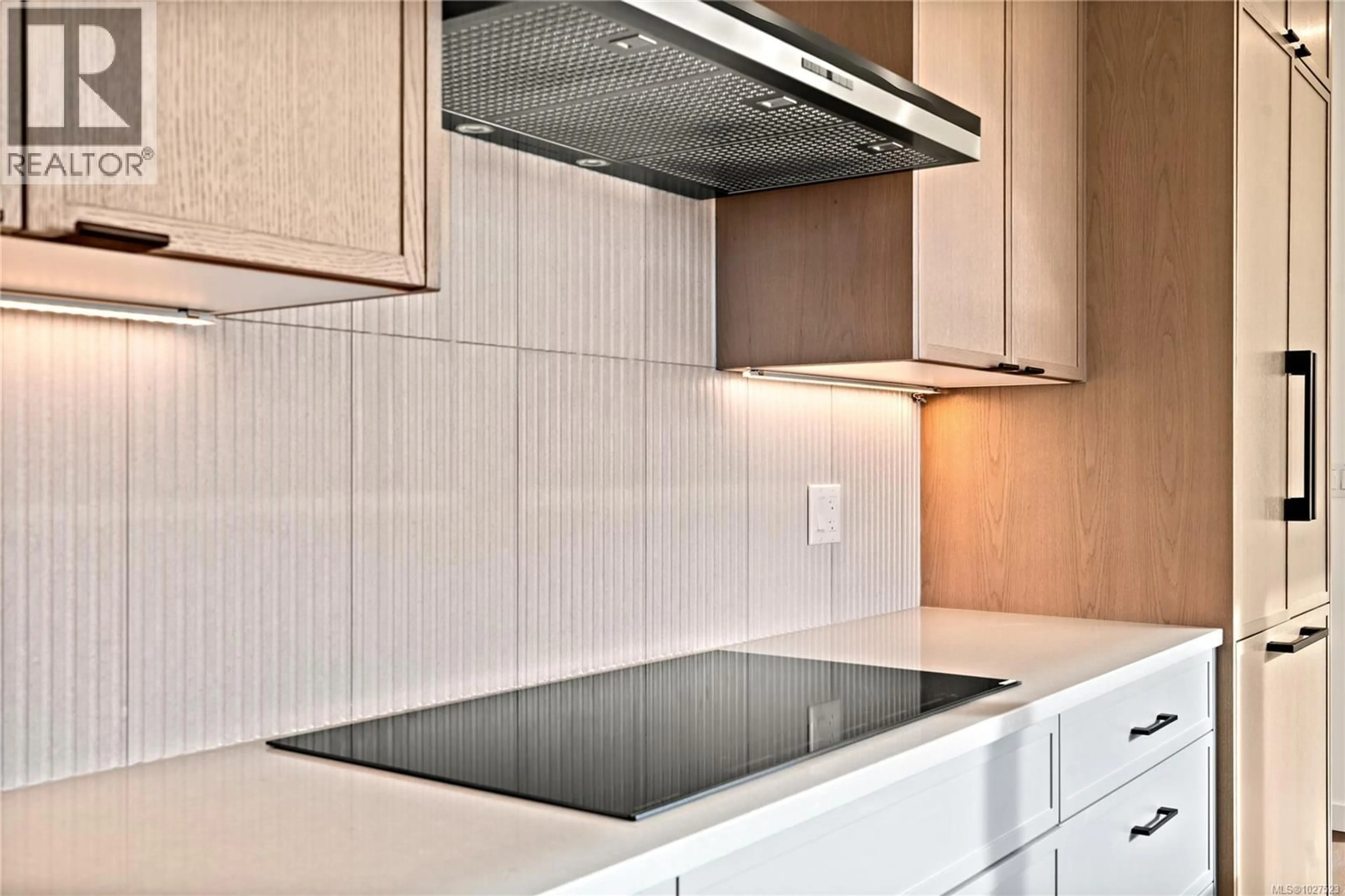 Standard kitchen, ceramic/tile floor for 501 - 1102 ESQUIMALT ROAD, Esquimalt British Columbia V9A0L3