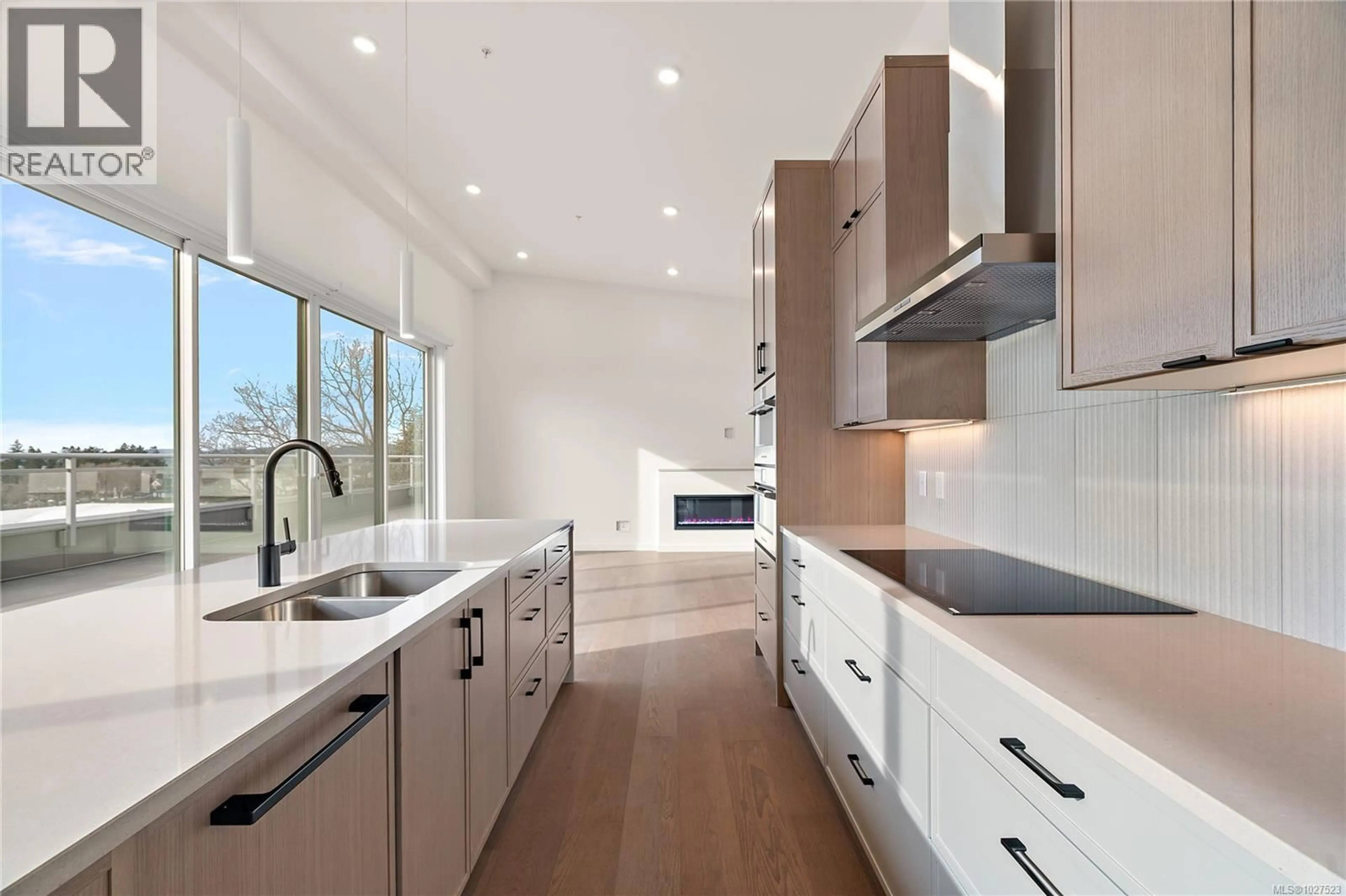 Contemporary kitchen, unknown for 501 - 1102 ESQUIMALT ROAD, Esquimalt British Columbia V9A0L3