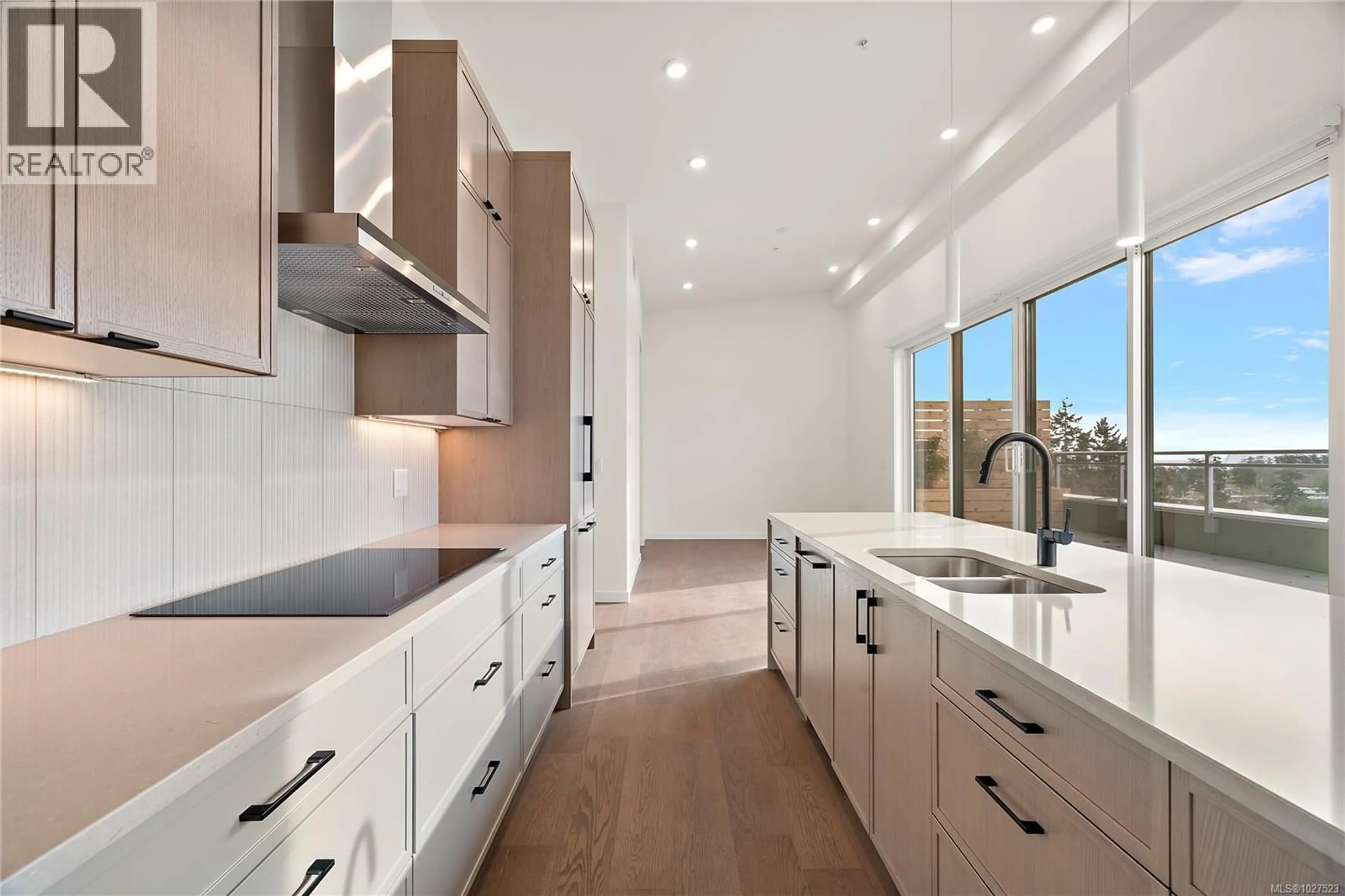 Contemporary kitchen, unknown for 501 - 1102 ESQUIMALT ROAD, Esquimalt British Columbia V9A0L3