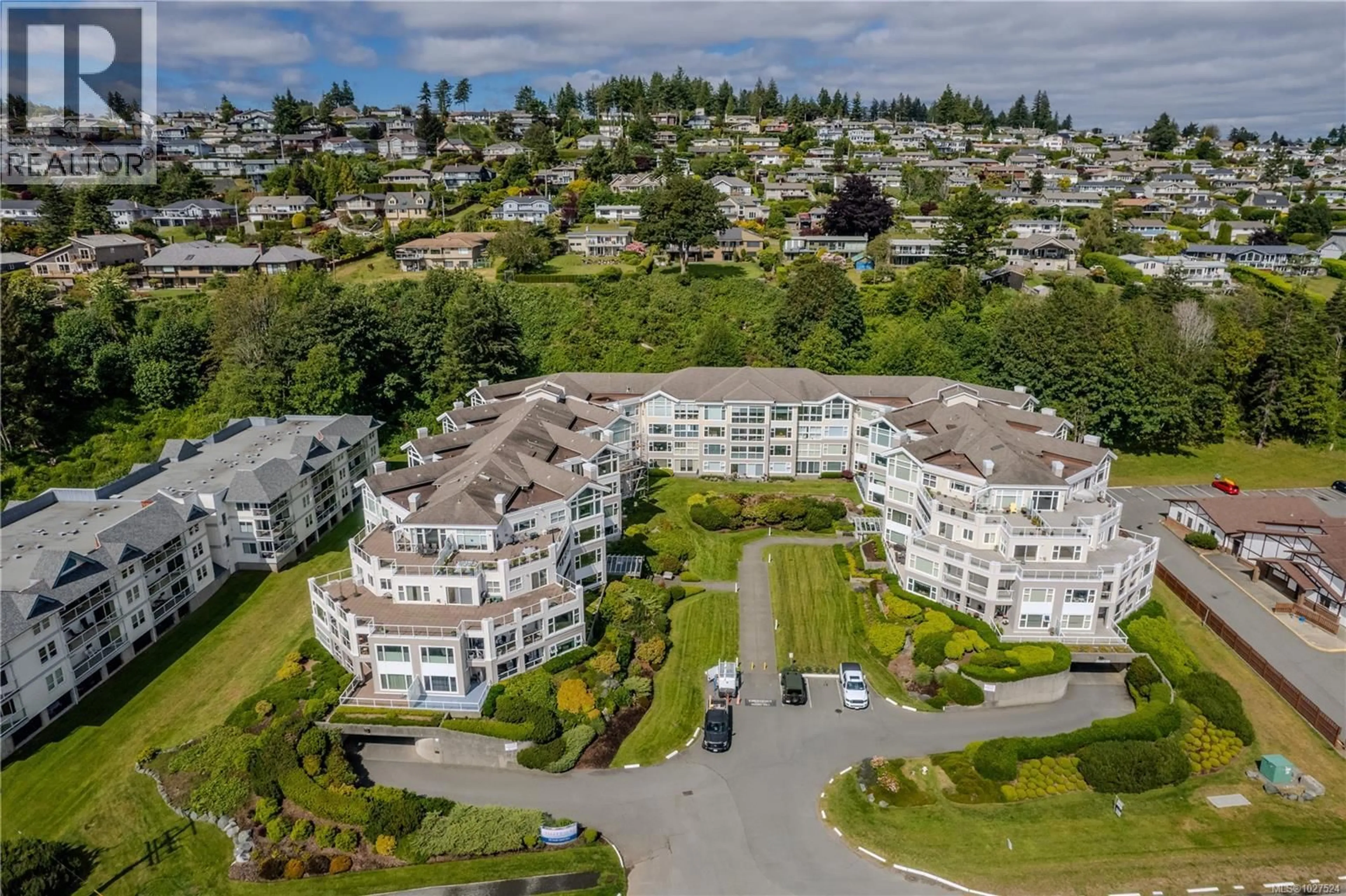 A pic from outside/outdoor area/front of a property/back of a property/a pic from drone, unknown for 105 - 350 ISLAND HIGHWAY SOUTH, Campbell River British Columbia V9W1A5