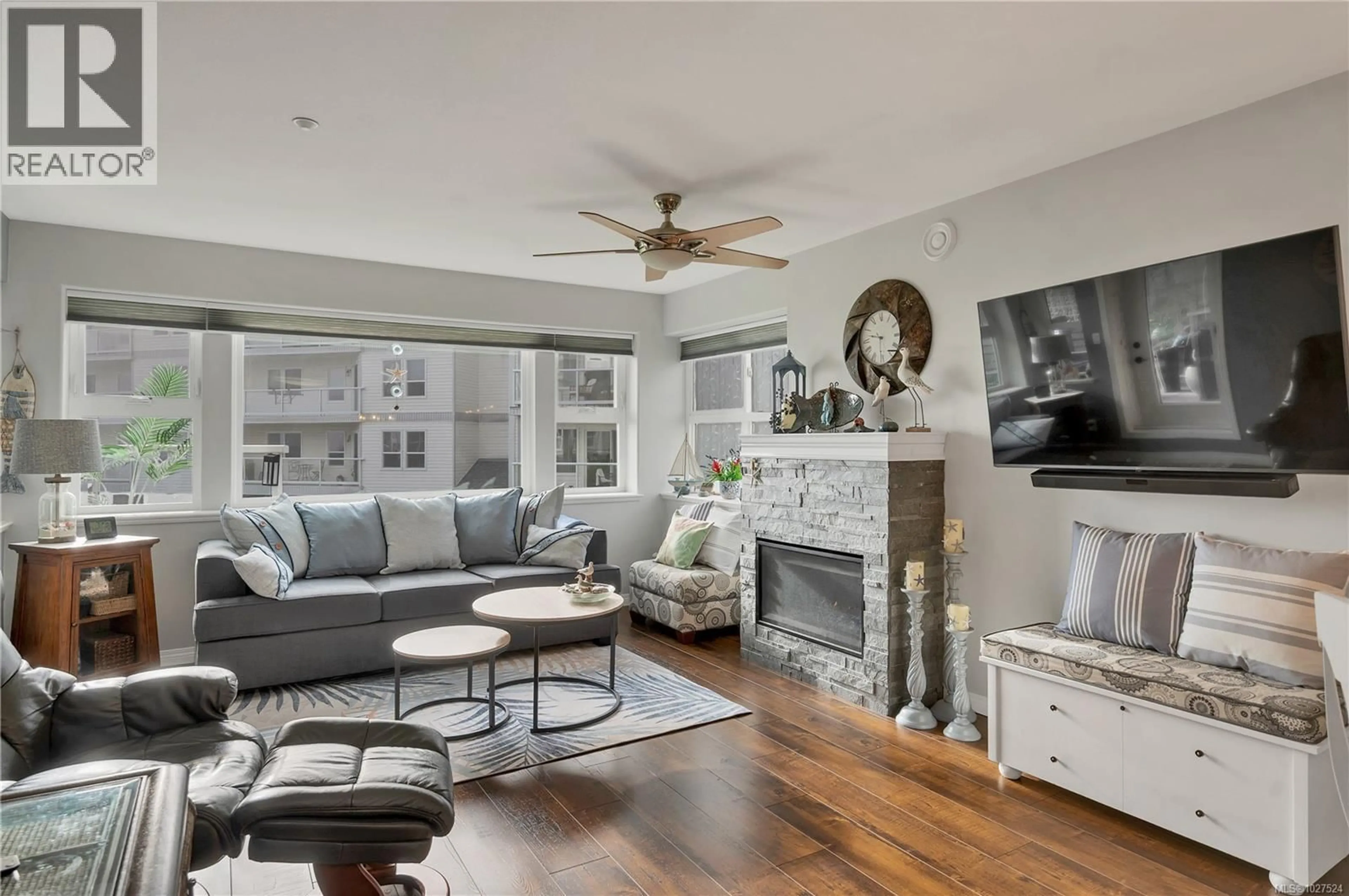 Living room with furniture, unknown for 105 - 350 ISLAND HIGHWAY SOUTH, Campbell River British Columbia V9W1A5