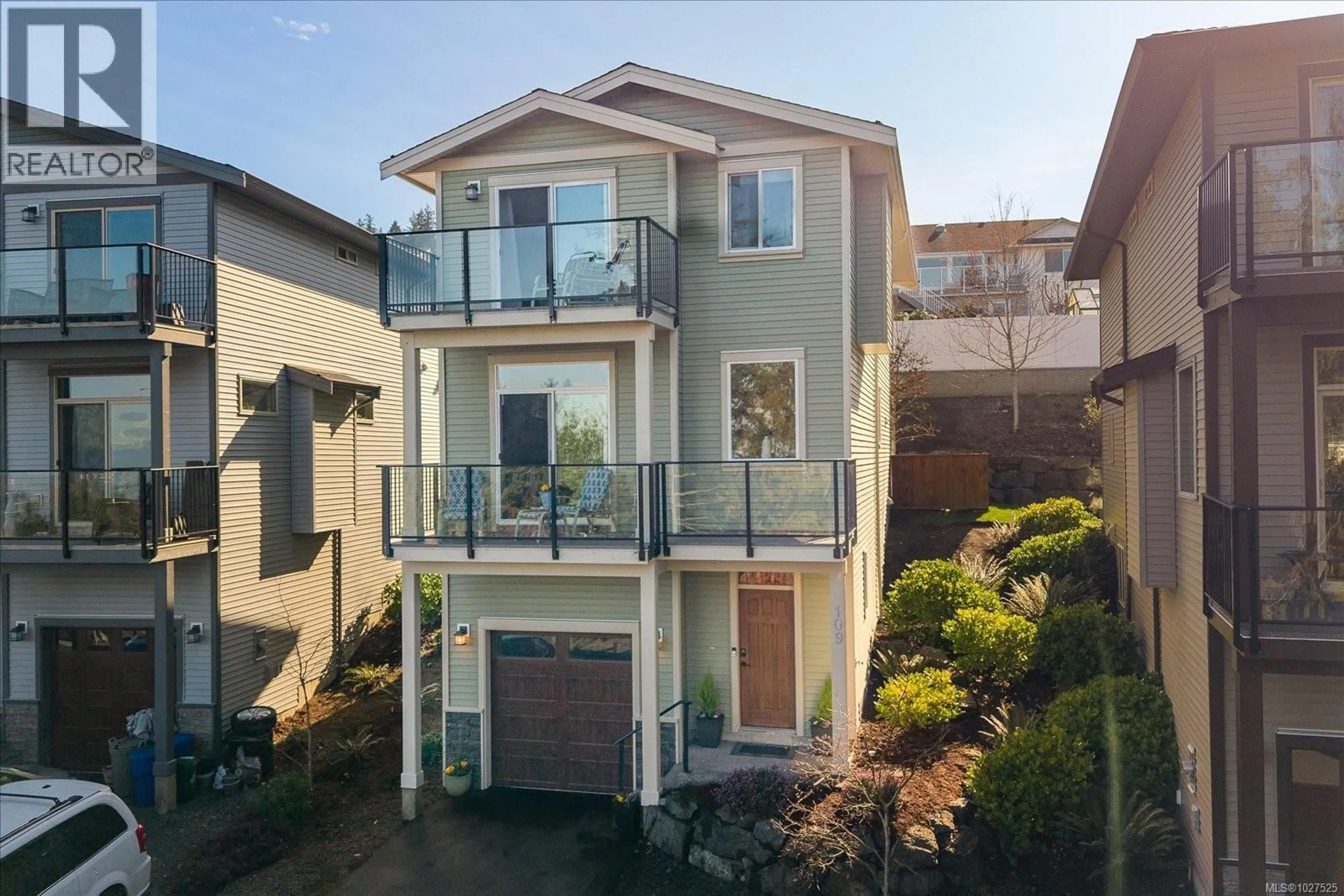 A pic from outside/outdoor area/front of a property/back of a property/a pic from drone, street for 109 AURORA WAY, Nanaimo British Columbia V9R6V4