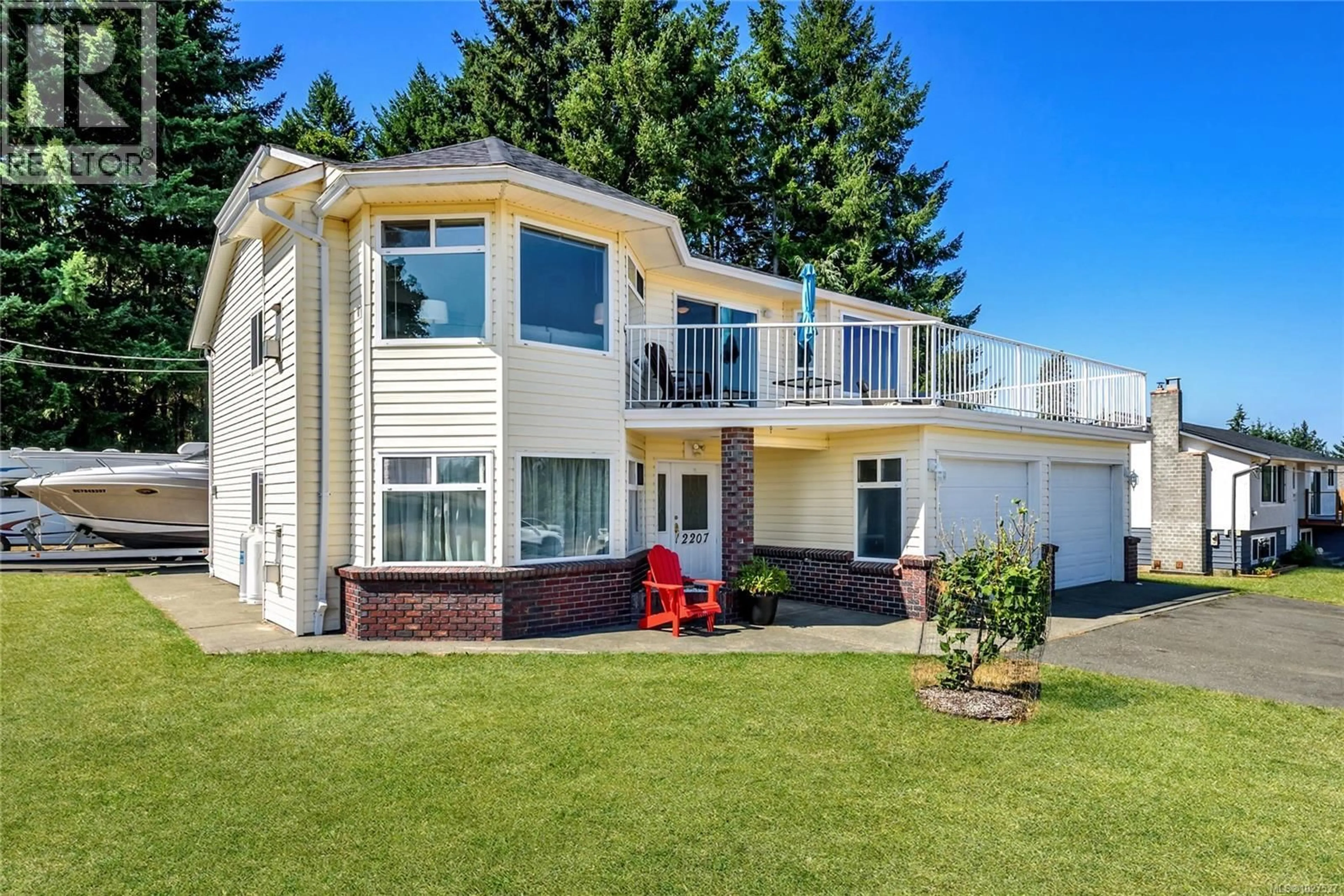 Home with vinyl exterior material, unknown for 2207 JUNE ROAD, Courtenay British Columbia V9J1X9