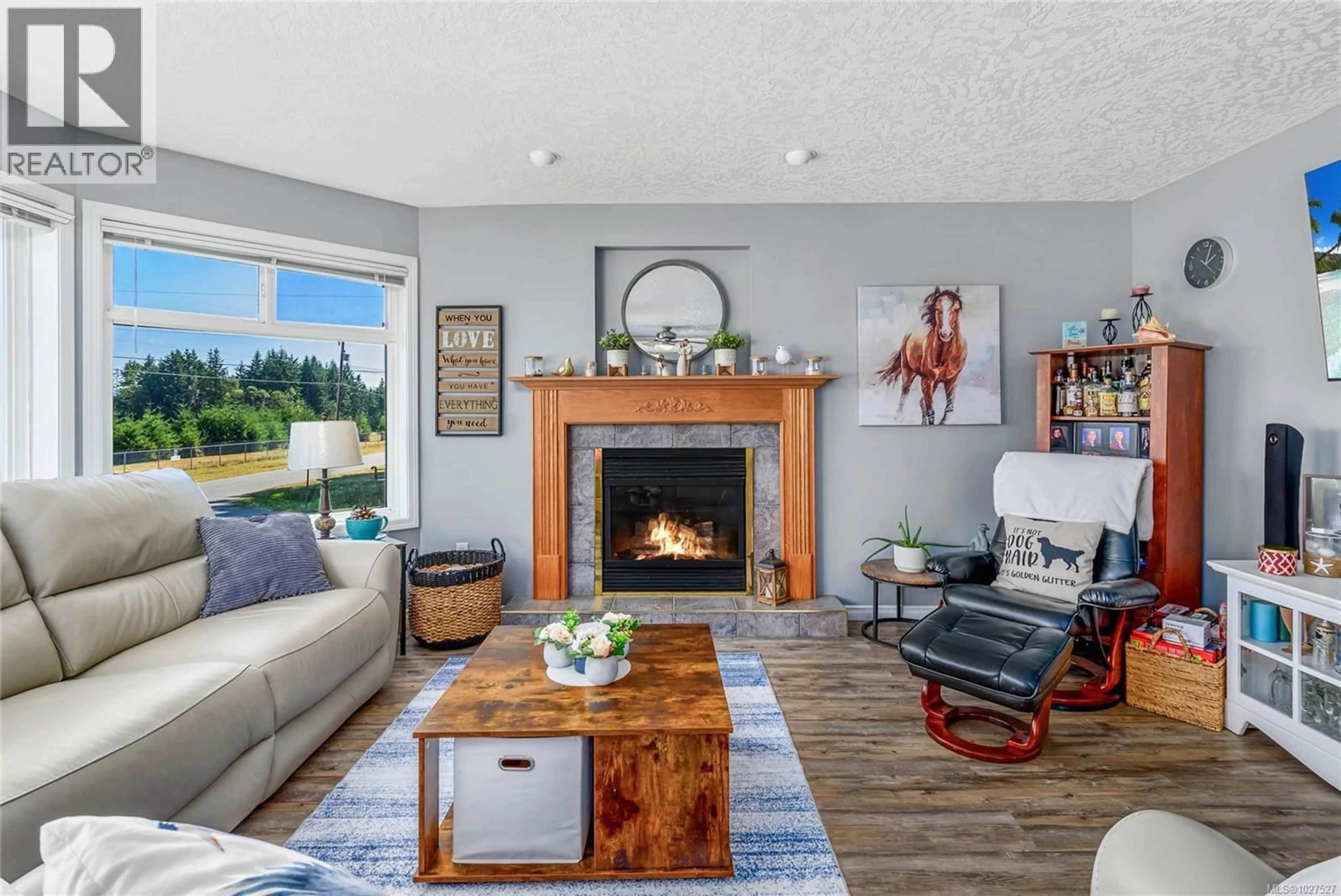 Living room with furniture, wood/laminate floor for 2207 JUNE ROAD, Courtenay British Columbia V9J1X9