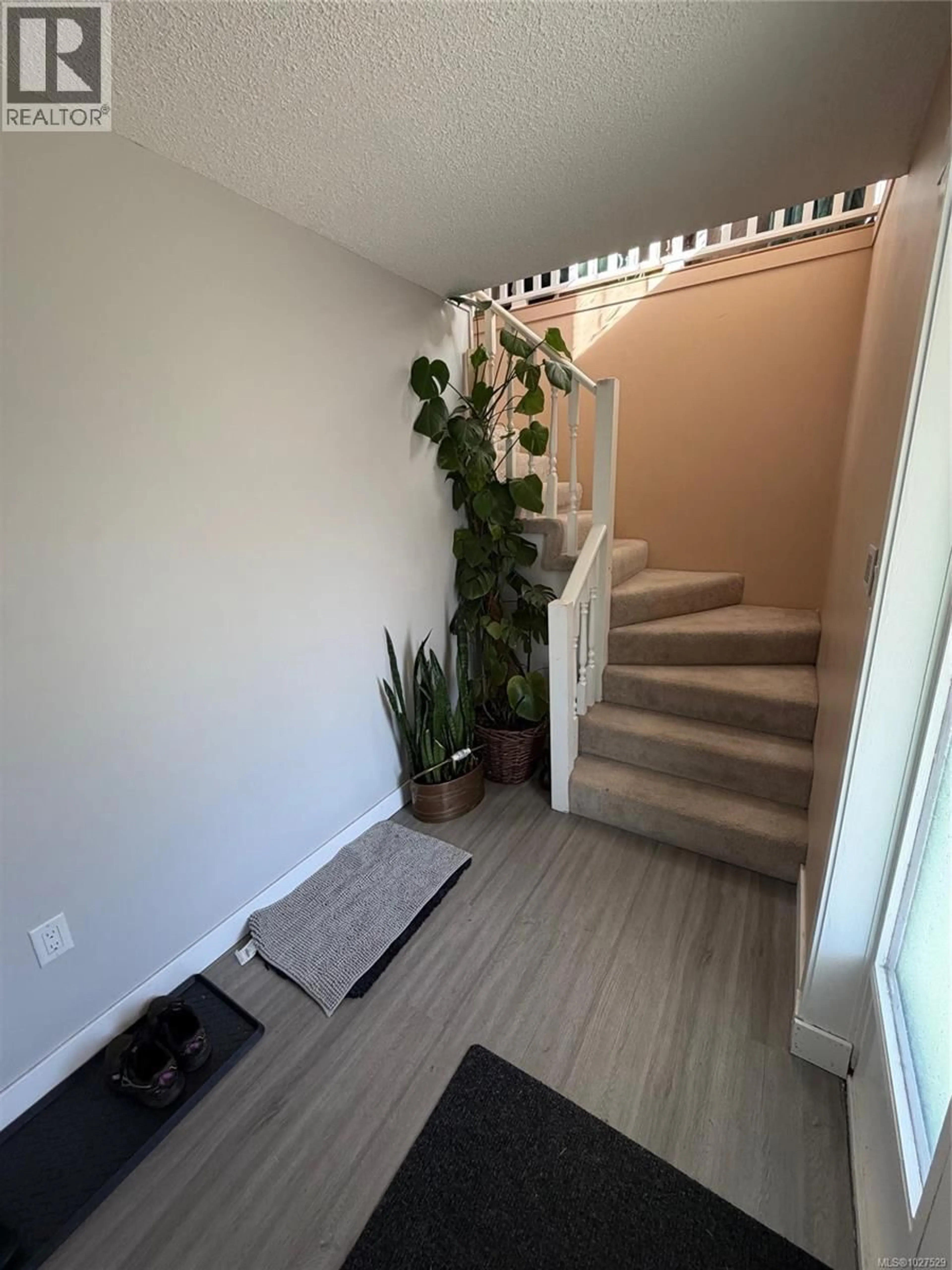 Indoor entryway for 1824 LATIMER ROAD, Nanaimo British Columbia V9S2W4