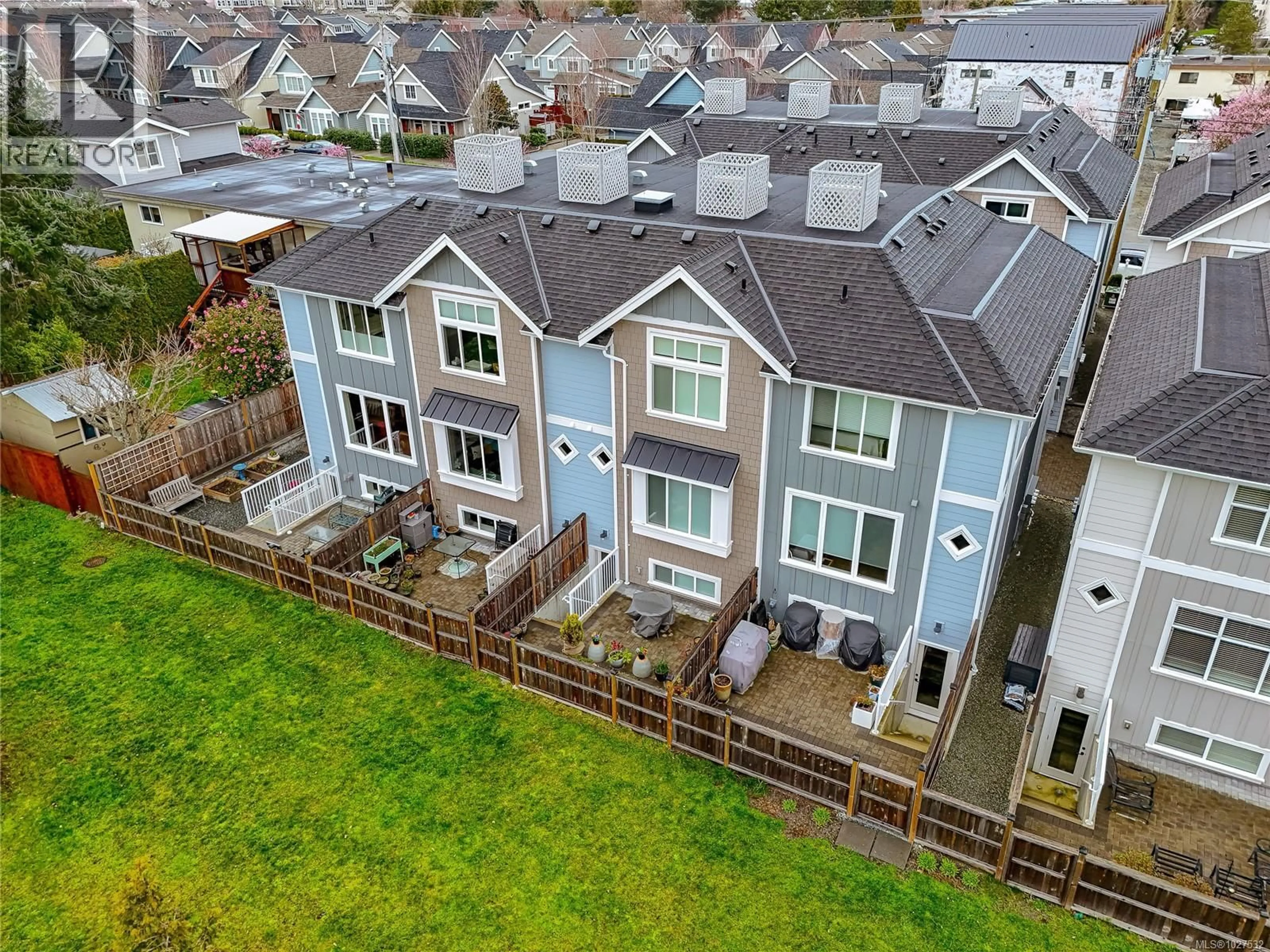 A pic from outside/outdoor area/front of a property/back of a property/a pic from drone, unknown for 13 - 10480 RESTHAVEN DRIVE, Sidney British Columbia V8L3H7
