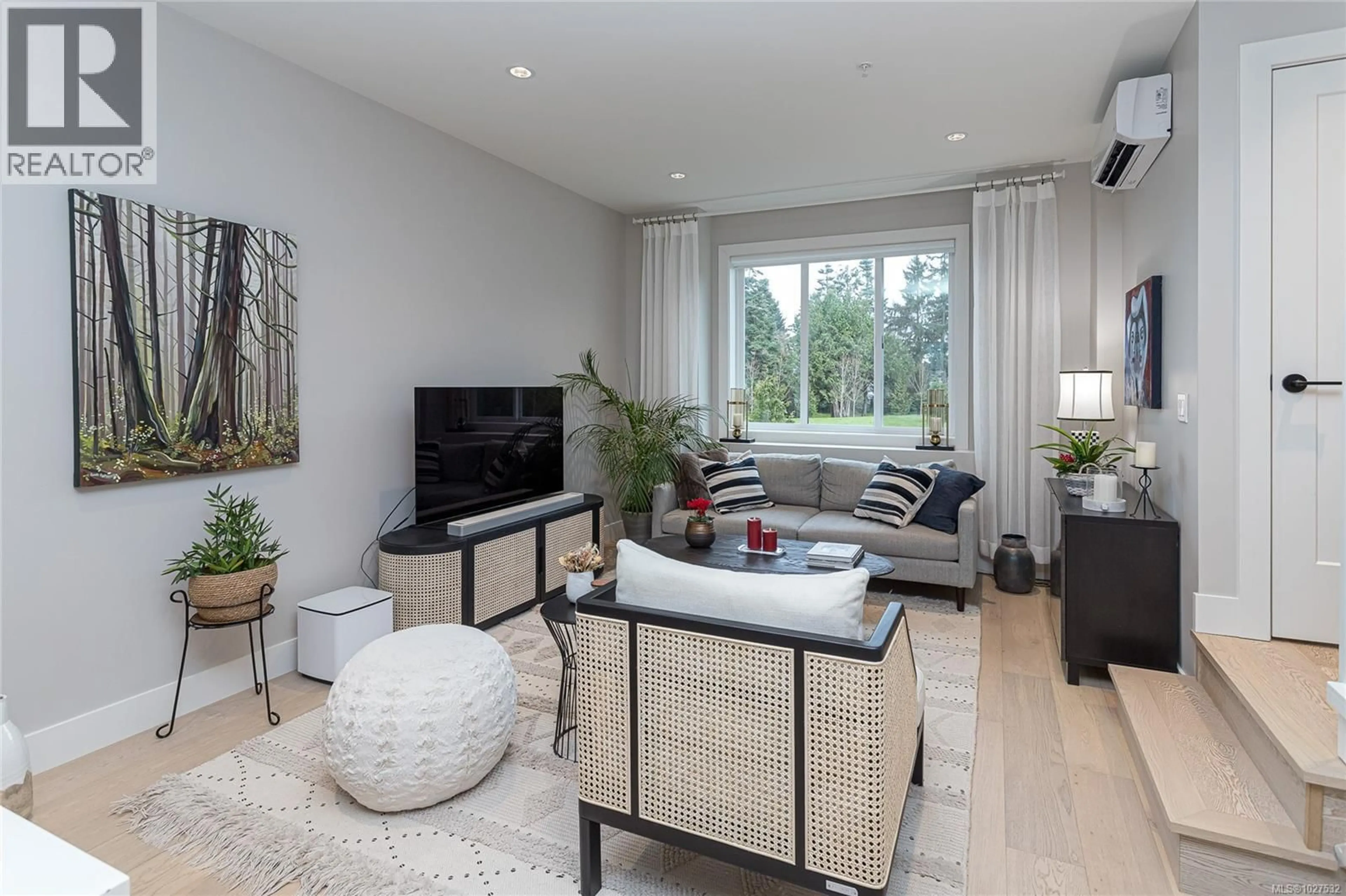 Living room with furniture, wood/laminate floor for 13 - 10480 RESTHAVEN DRIVE, Sidney British Columbia V8L3H7