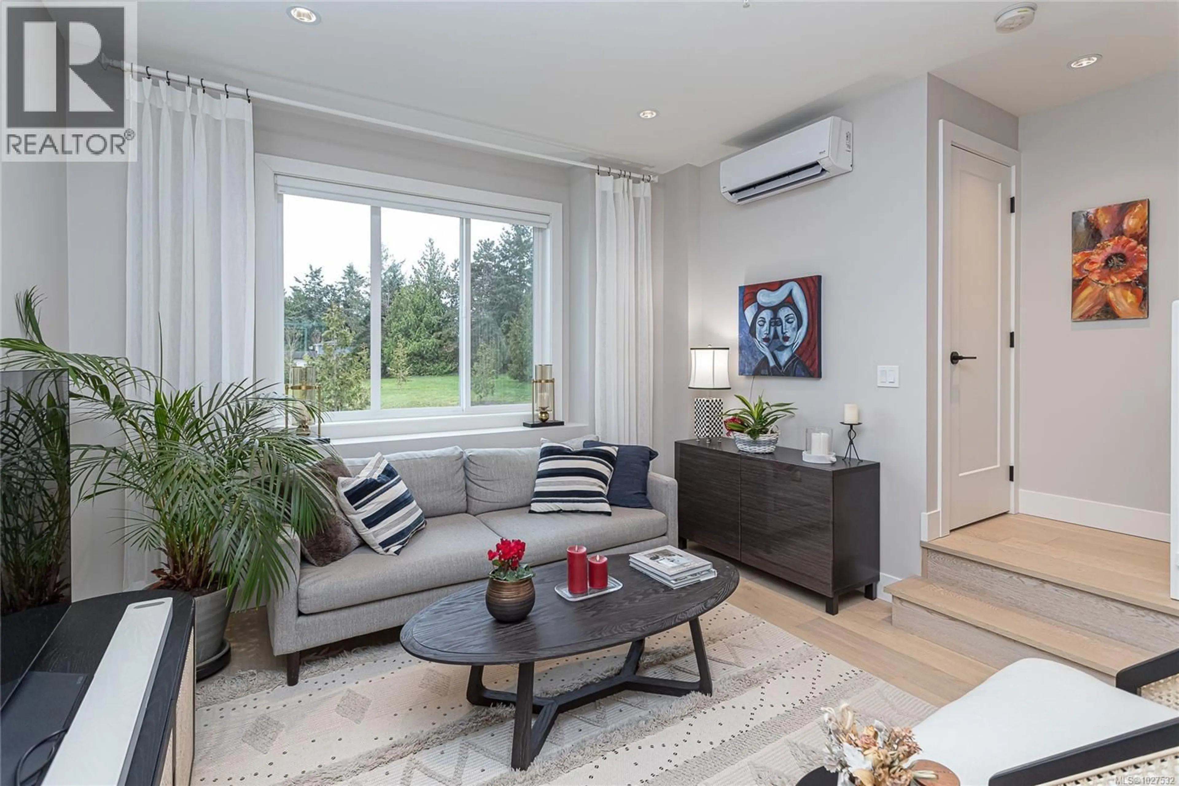 Living room with furniture, unknown for 13 - 10480 RESTHAVEN DRIVE, Sidney British Columbia V8L3H7