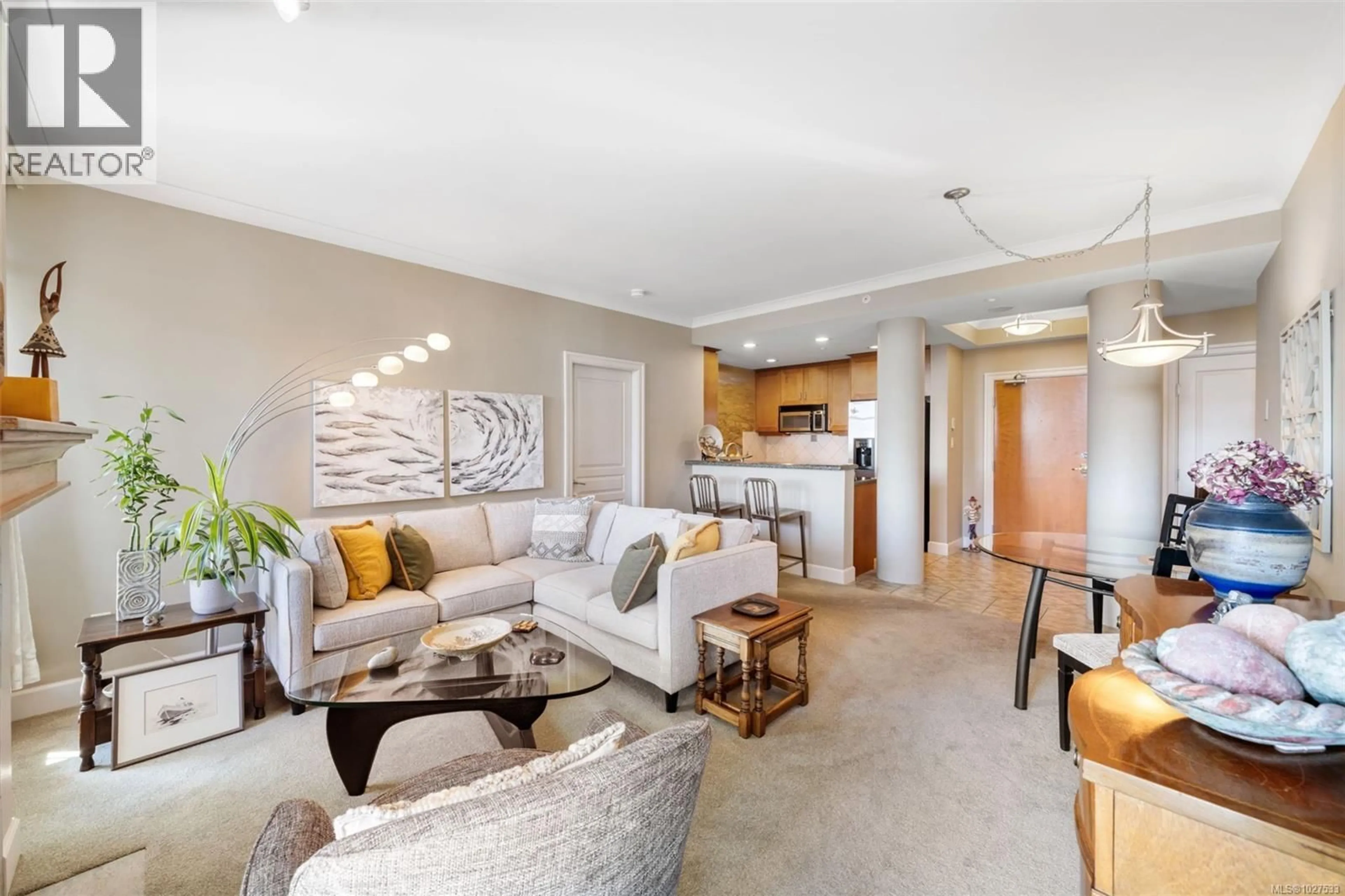 Living room with furniture, unknown for 628 - 21 DALLAS ROAD, Victoria British Columbia V8V4Z9