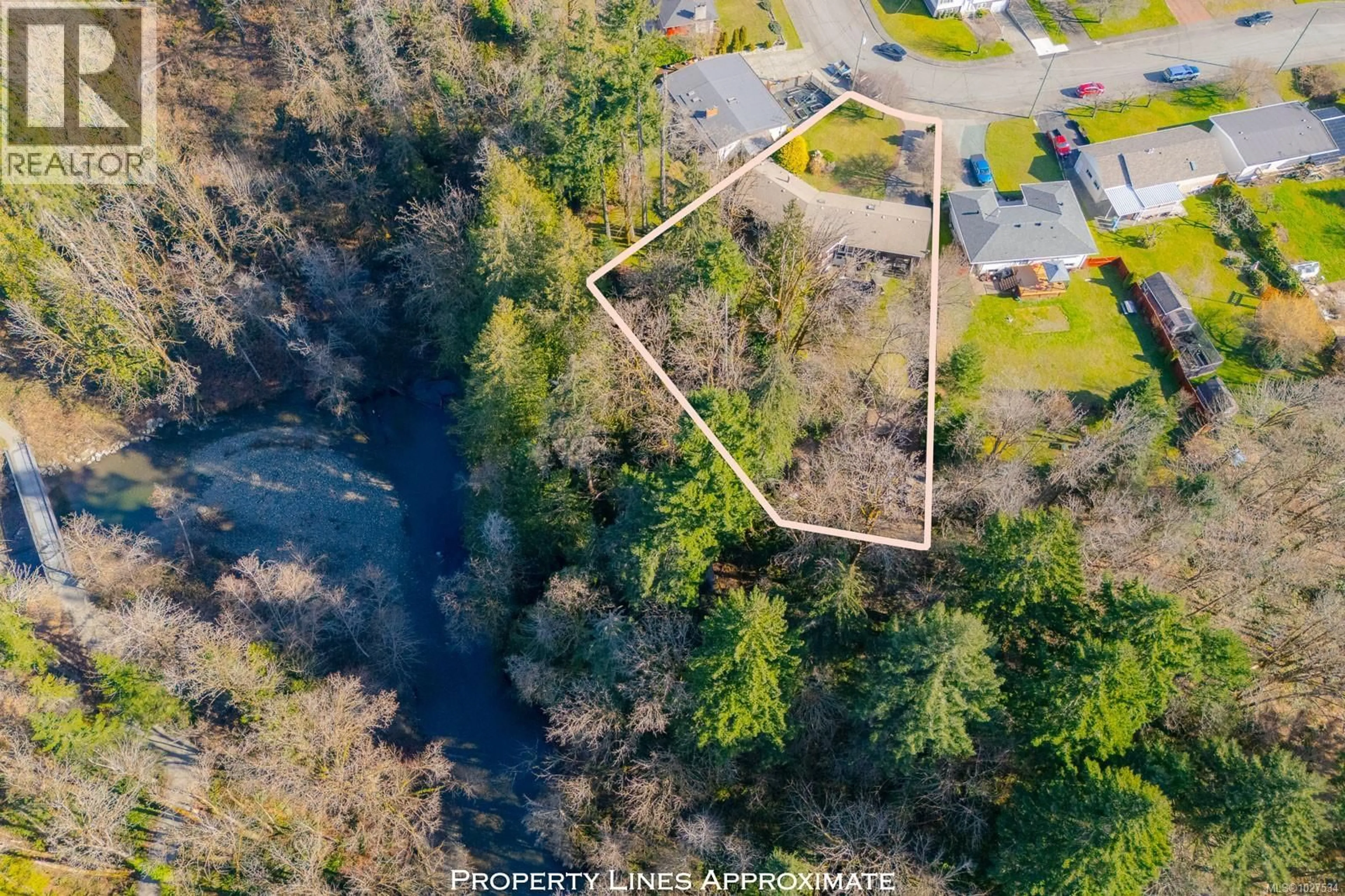 A pic from outside/outdoor area/front of a property/back of a property/a pic from drone, unknown for 4345 ALDERWOOD DRIVE, Port Alberni British Columbia V9Y4B5