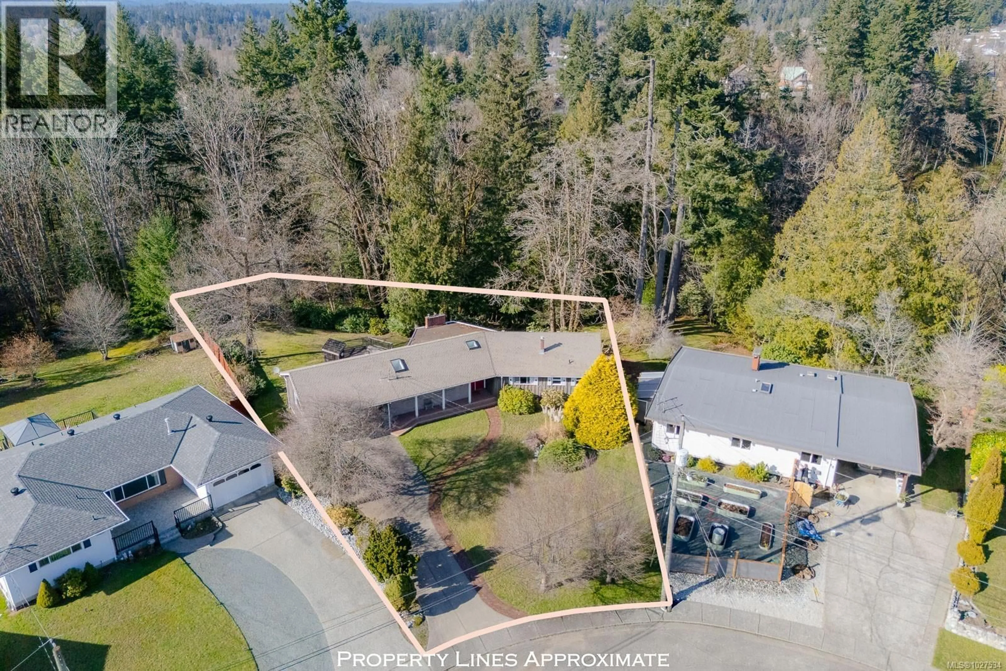 A pic from outside/outdoor area/front of a property/back of a property/a pic from drone, unknown for 4345 ALDERWOOD DRIVE, Port Alberni British Columbia V9Y4B5