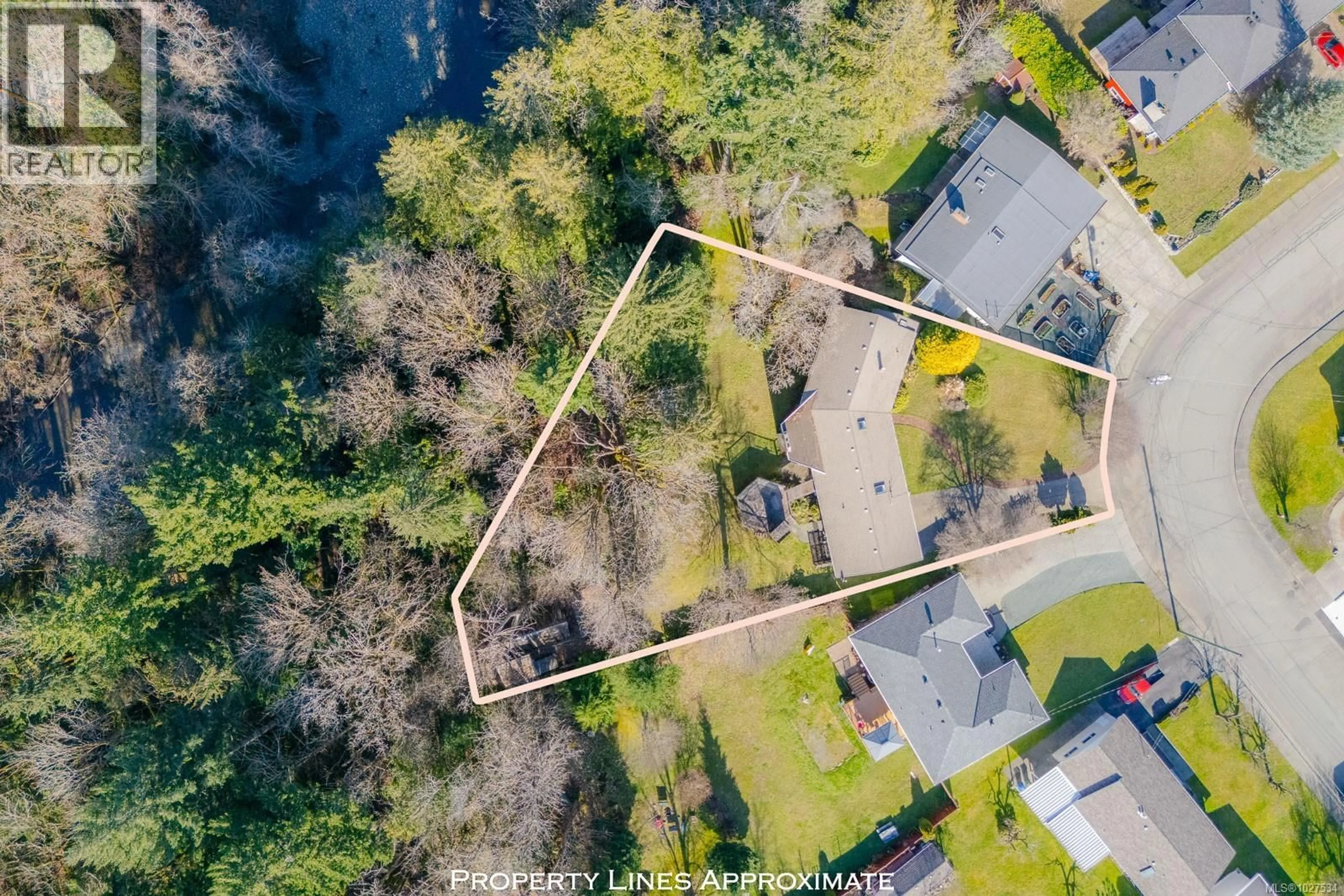 A pic from outside/outdoor area/front of a property/back of a property/a pic from drone, street for 4345 ALDERWOOD DRIVE, Port Alberni British Columbia V9Y4B5