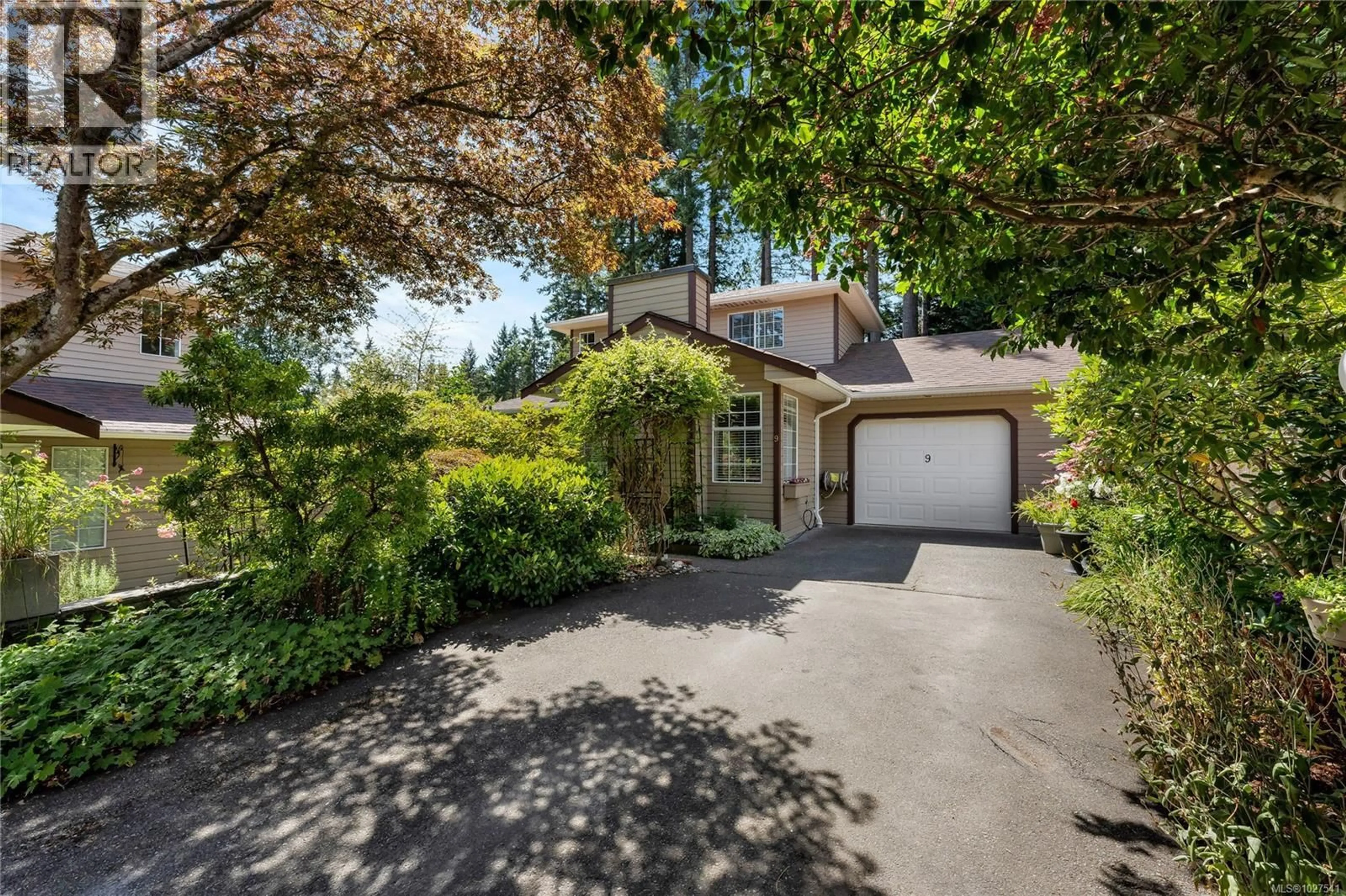 A pic from outside/outdoor area/front of a property/back of a property/a pic from drone, street for 9 - 124 VALHALLA ROAD, Salt Spring British Columbia V8K2V1