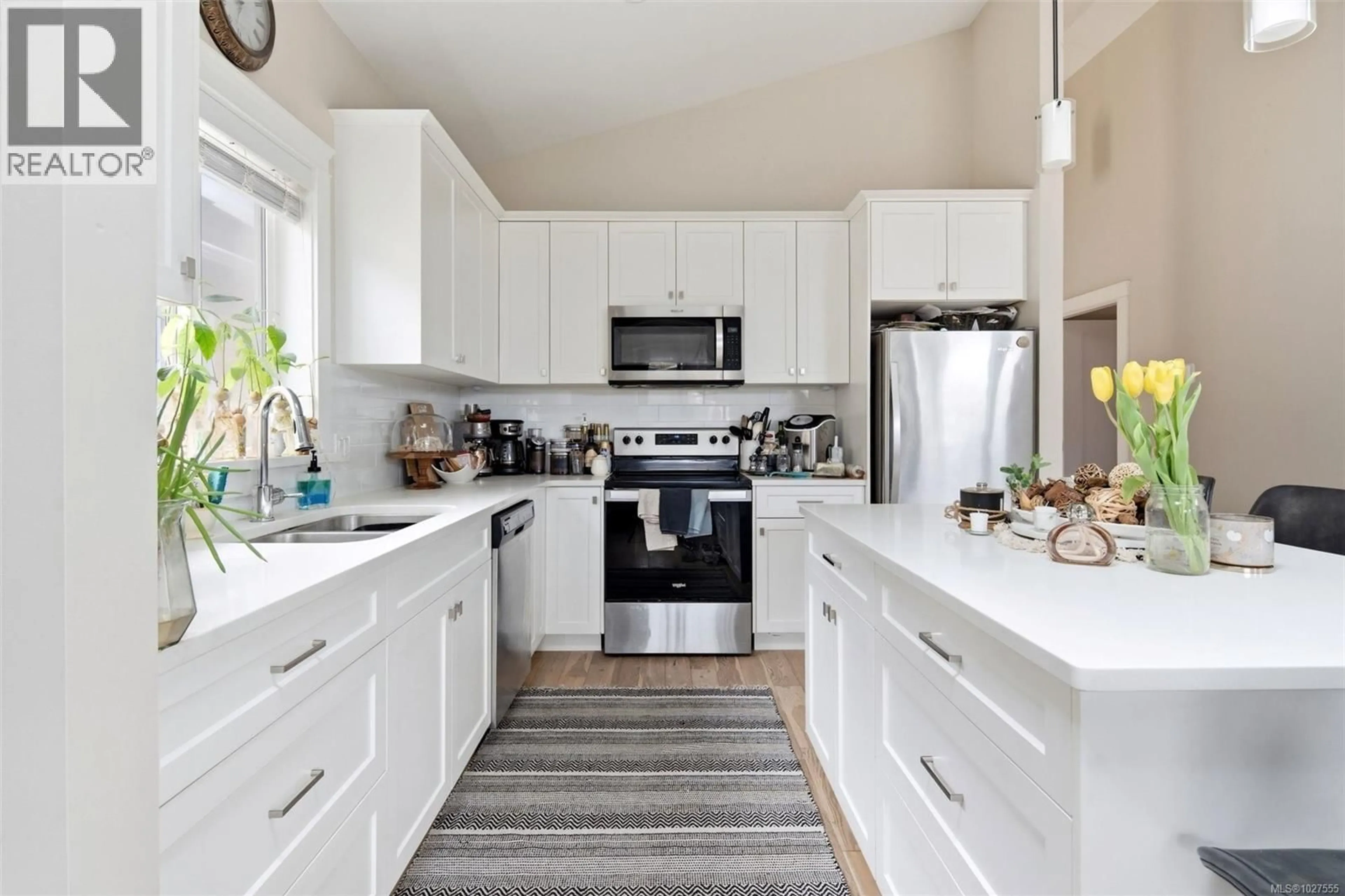 Open concept kitchen, ceramic/tile floor for 275 EDGEWOOD CRESCENT, Duncan British Columbia V9L0G6