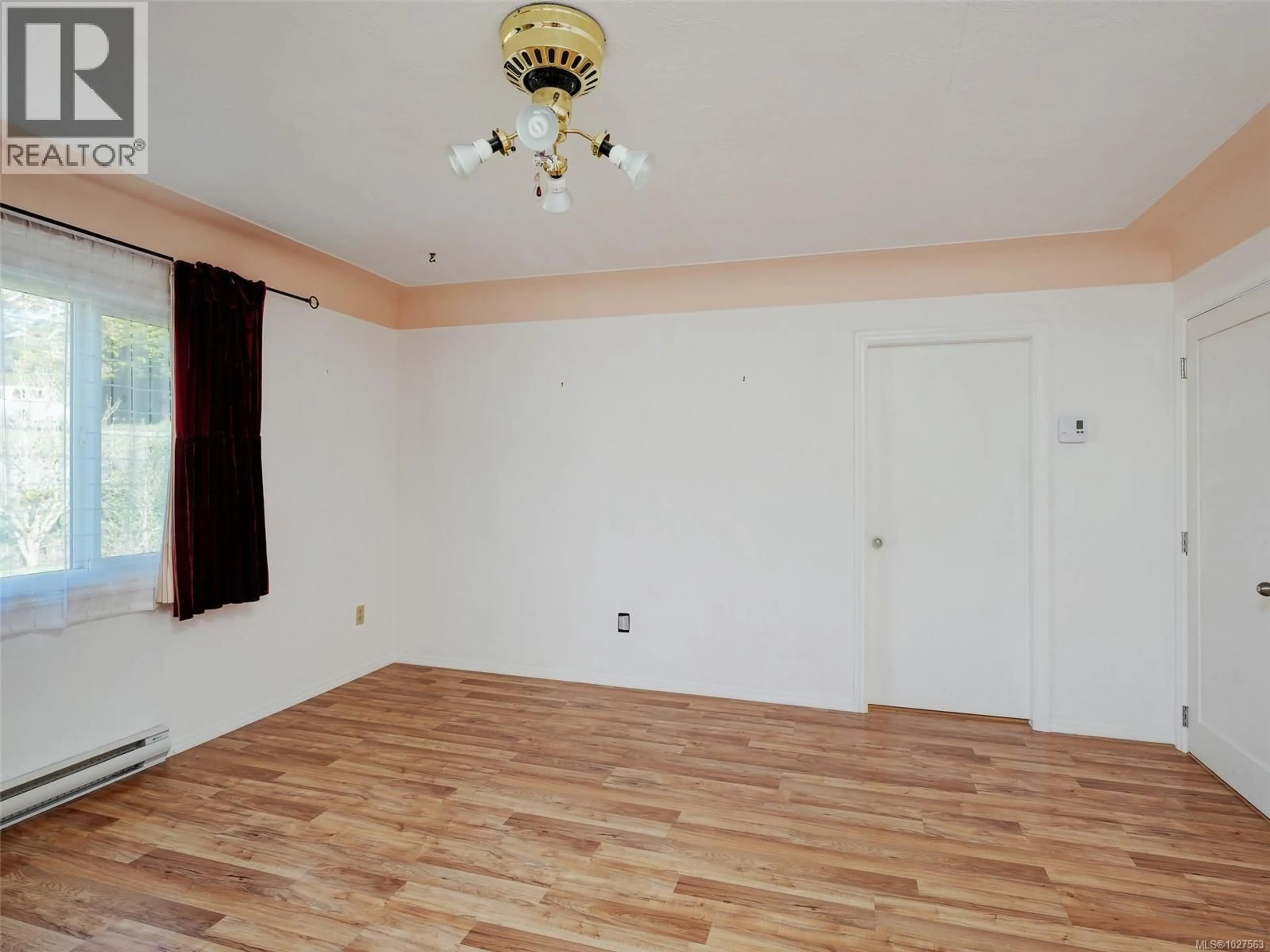 A pic of a room for 3551 DONCASTER DRIVE, Saanich British Columbia V8P3W2