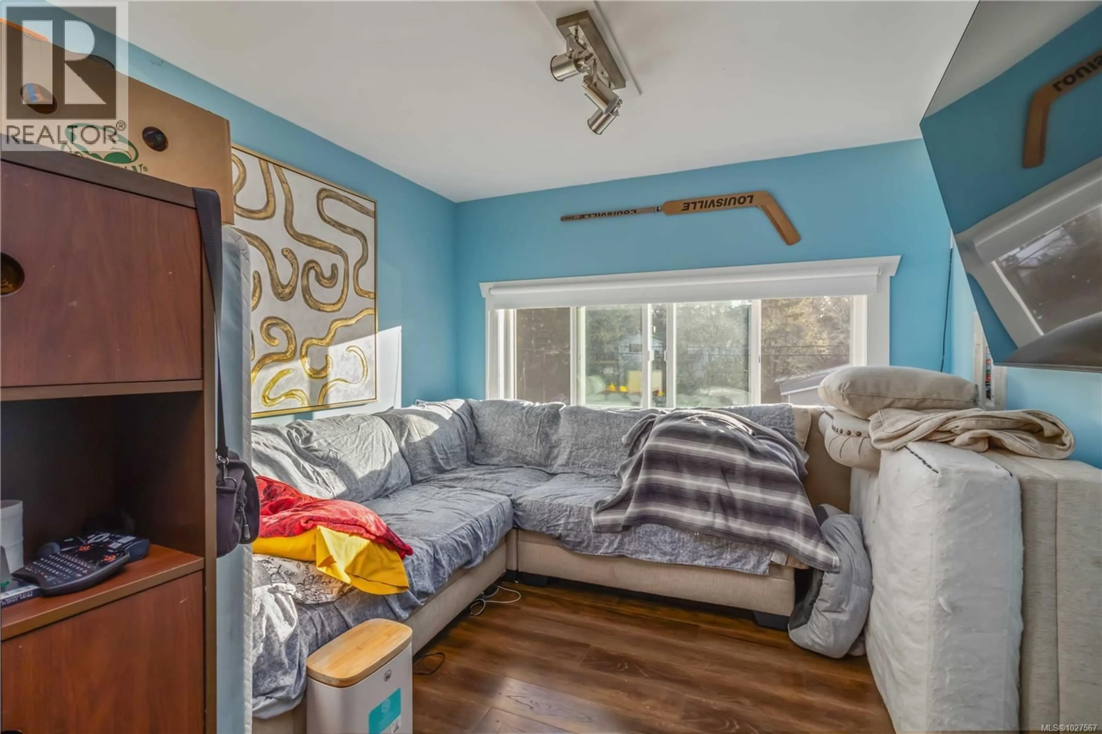 Living room with furniture, unknown for 2562 WENTWICH ROAD, Langford British Columbia V9B3N4