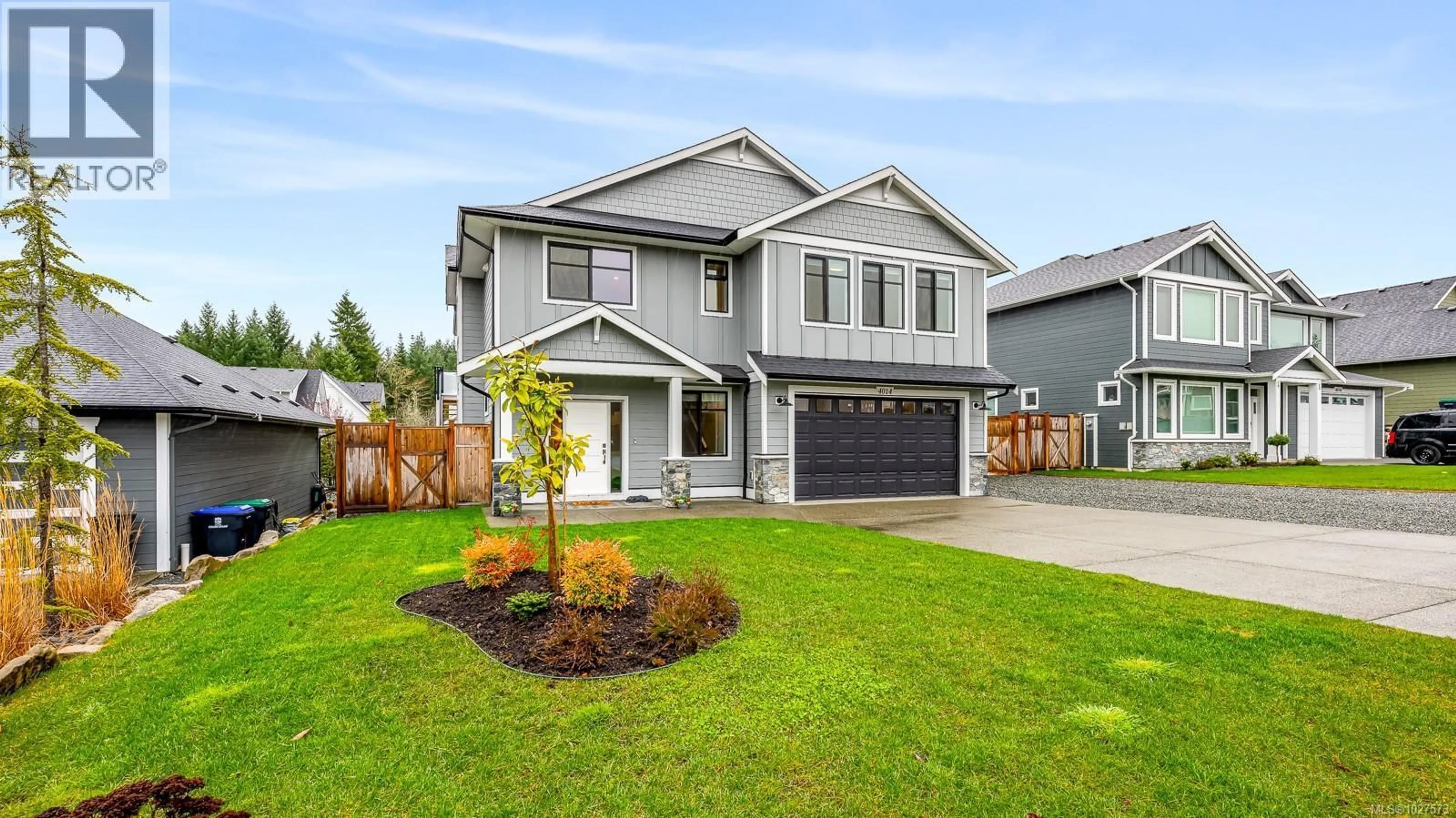 Home with vinyl exterior material, street for 4014 SOUTHWALK DRIVE, Courtenay British Columbia V9N0B3