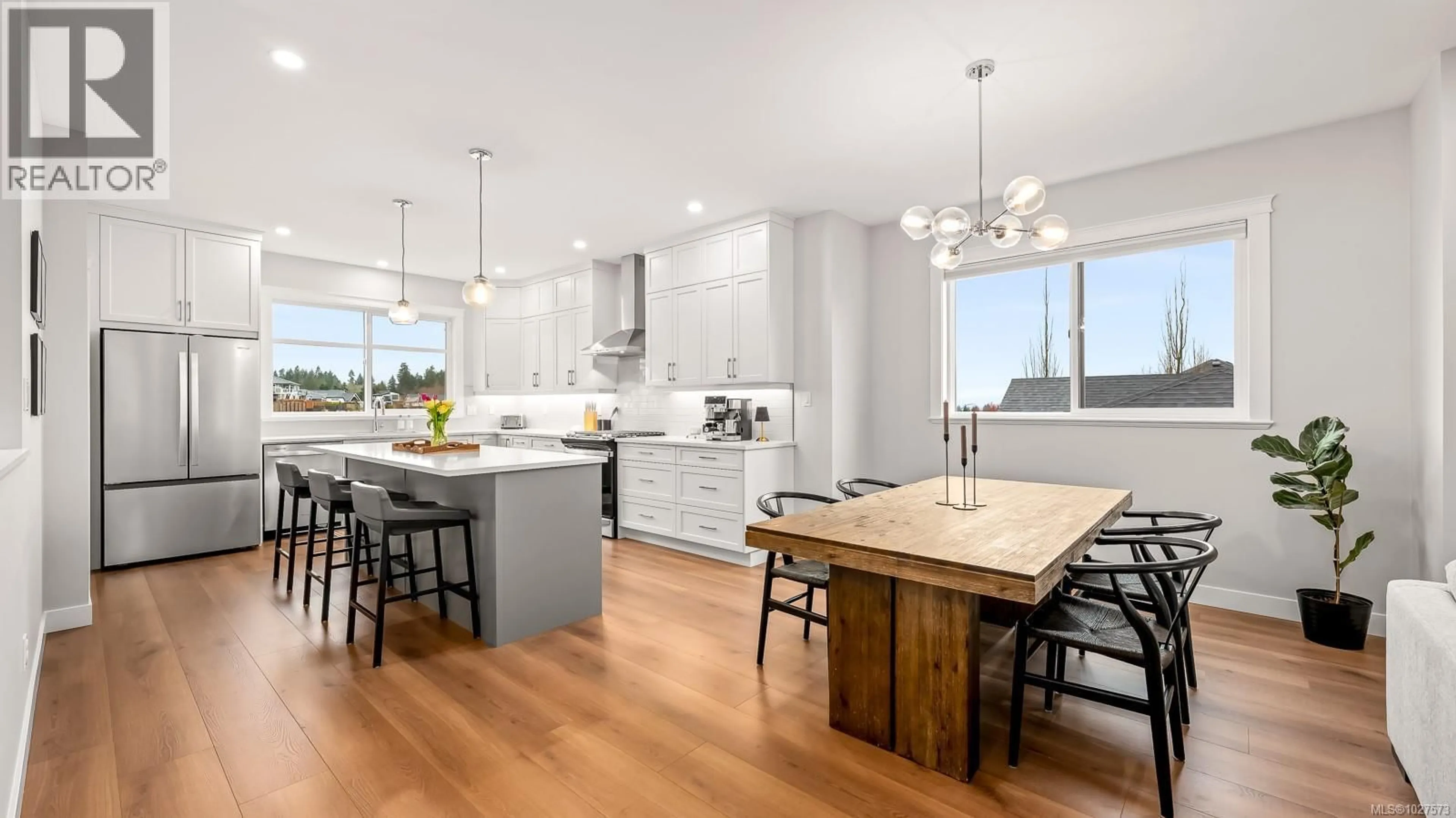 Open concept kitchen, wood/laminate floor for 4014 SOUTHWALK DRIVE, Courtenay British Columbia V9N0B3