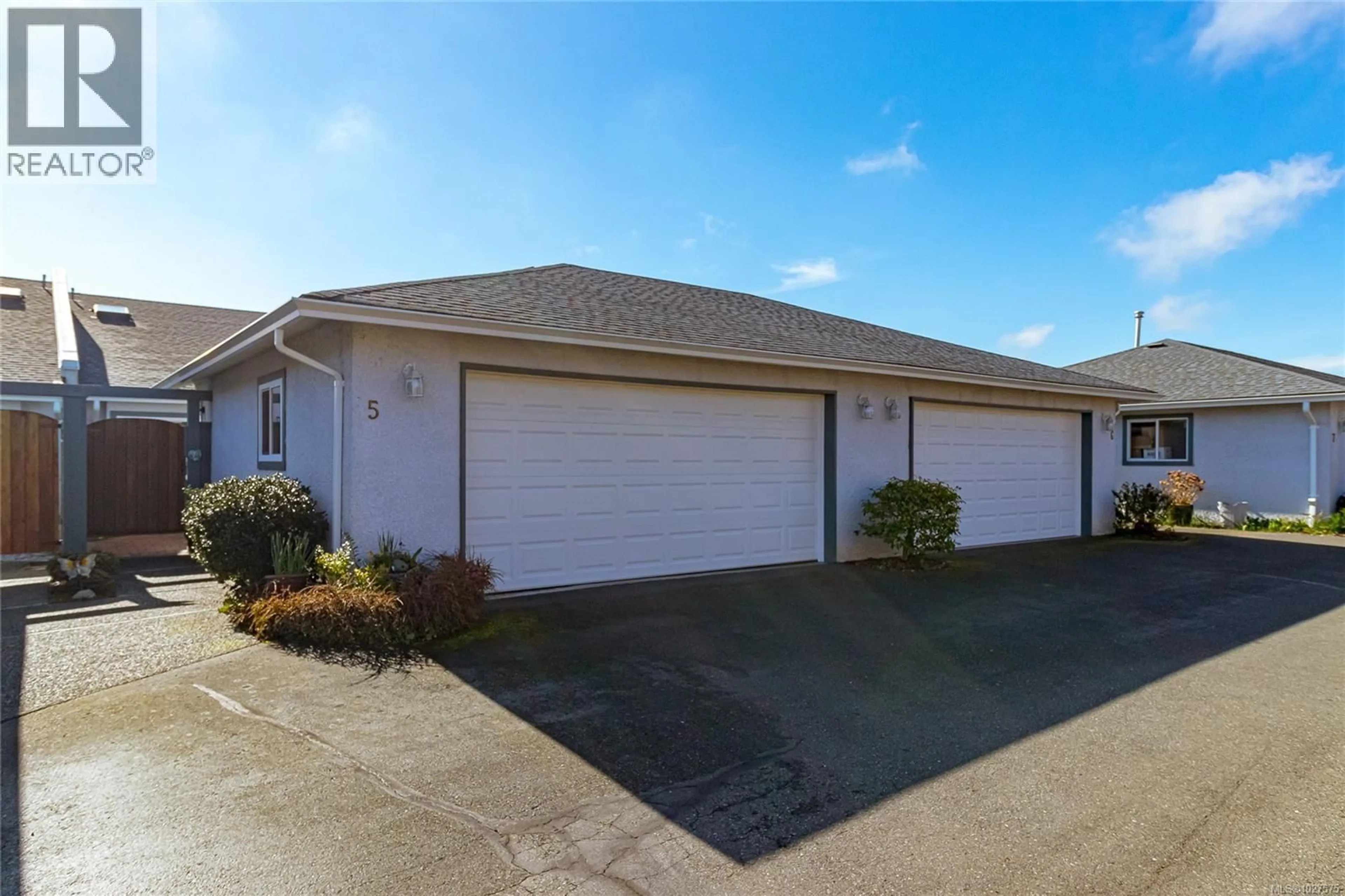 Indoor garage for 5 - 10084 THIRD STREET, Sidney British Columbia V8L3B3