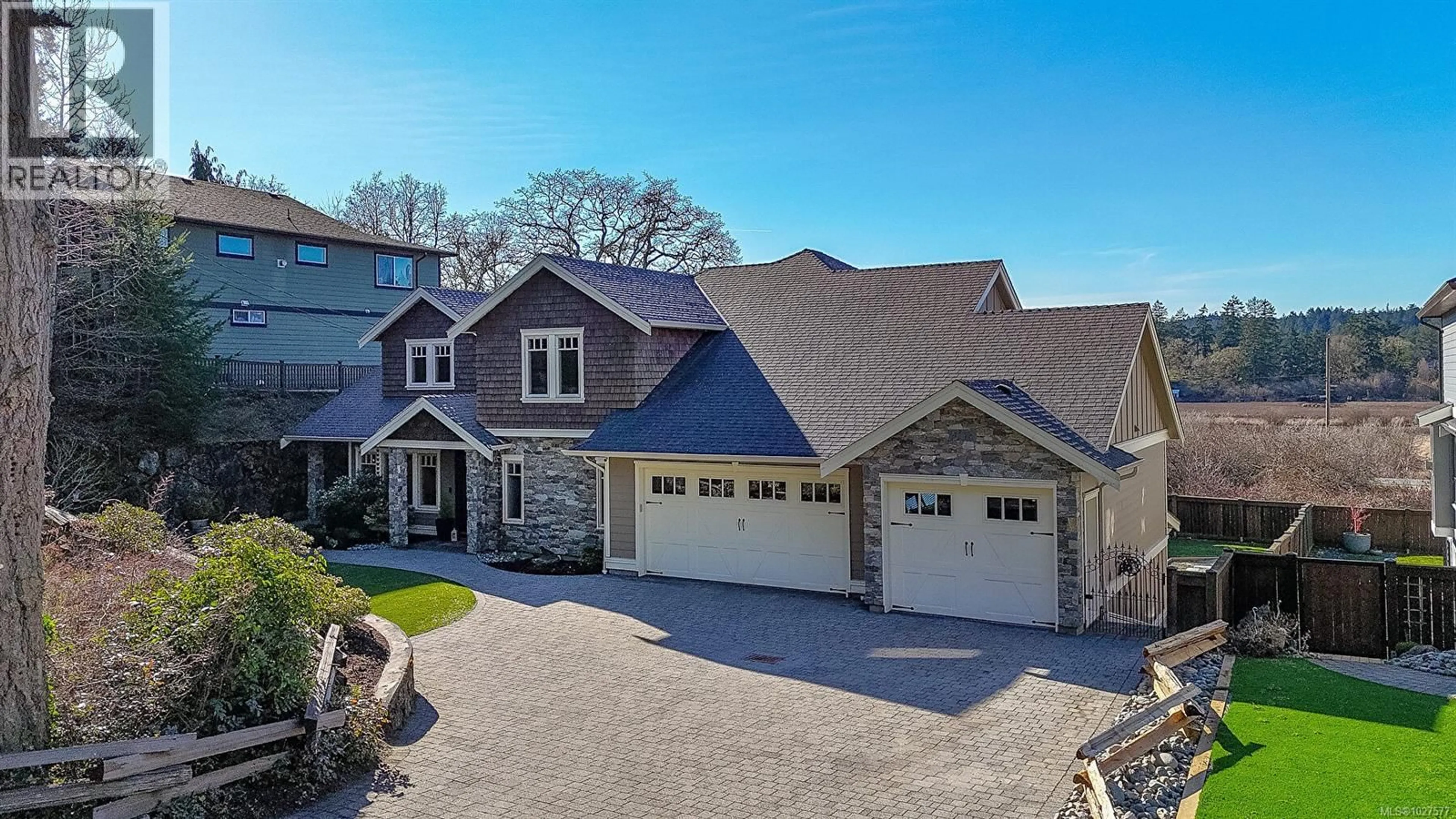 A pic from outside/outdoor area/front of a property/back of a property/a pic from drone, street for 4148 HOLLAND AVENUE, Saanich British Columbia V8Z5K4