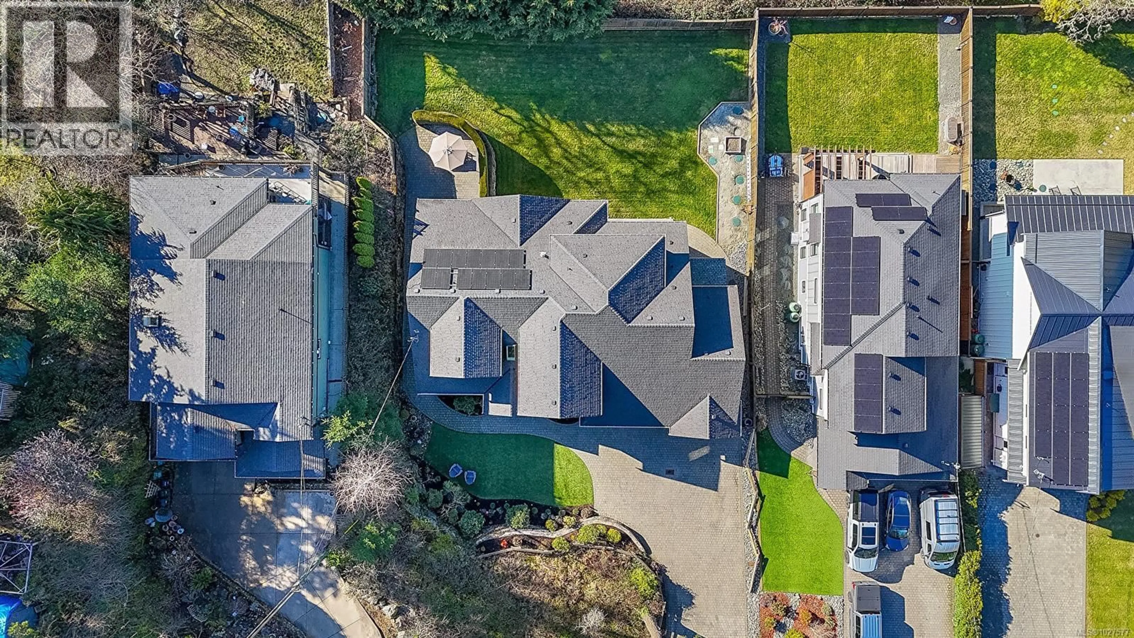 A pic from outside/outdoor area/front of a property/back of a property/a pic from drone, street for 4148 HOLLAND AVENUE, Saanich British Columbia V8Z5K4