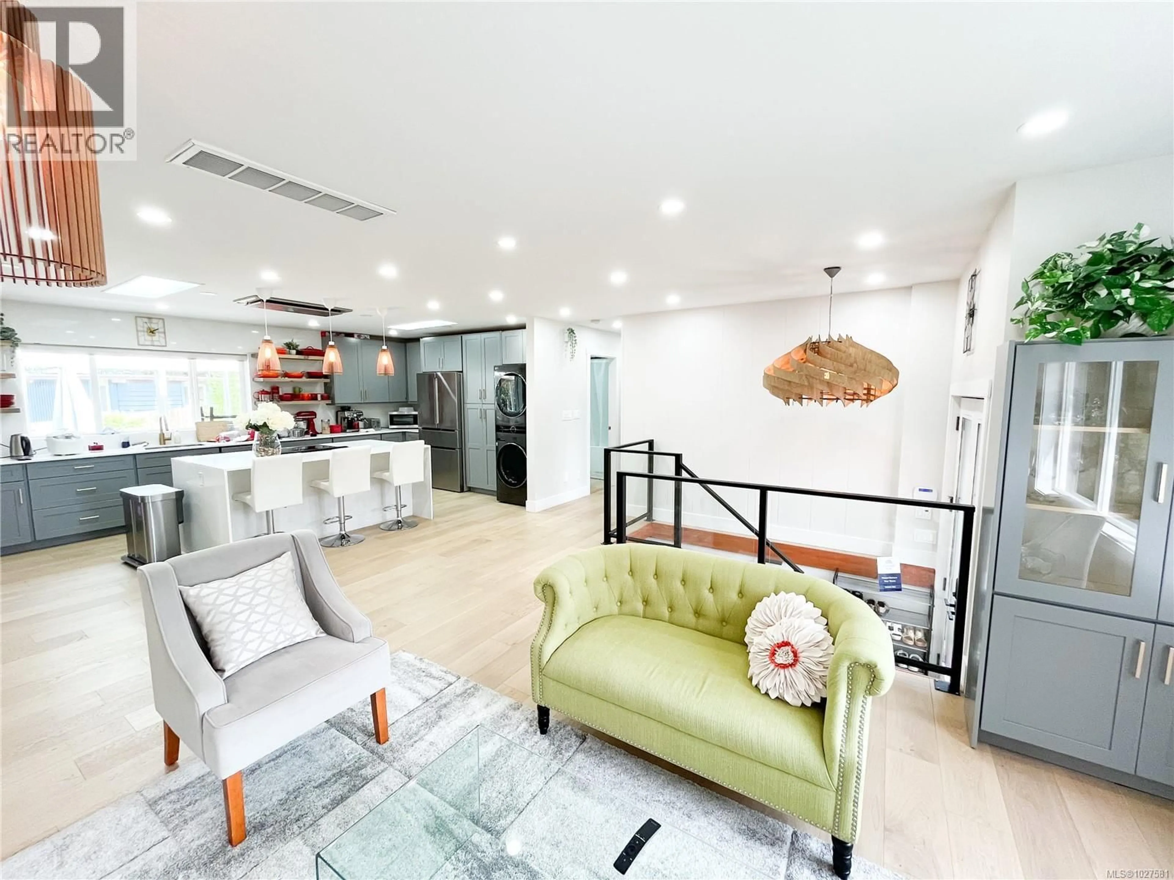 Unknown for 3947 MORGAN STREET, Saanich British Columbia V8X1Z9