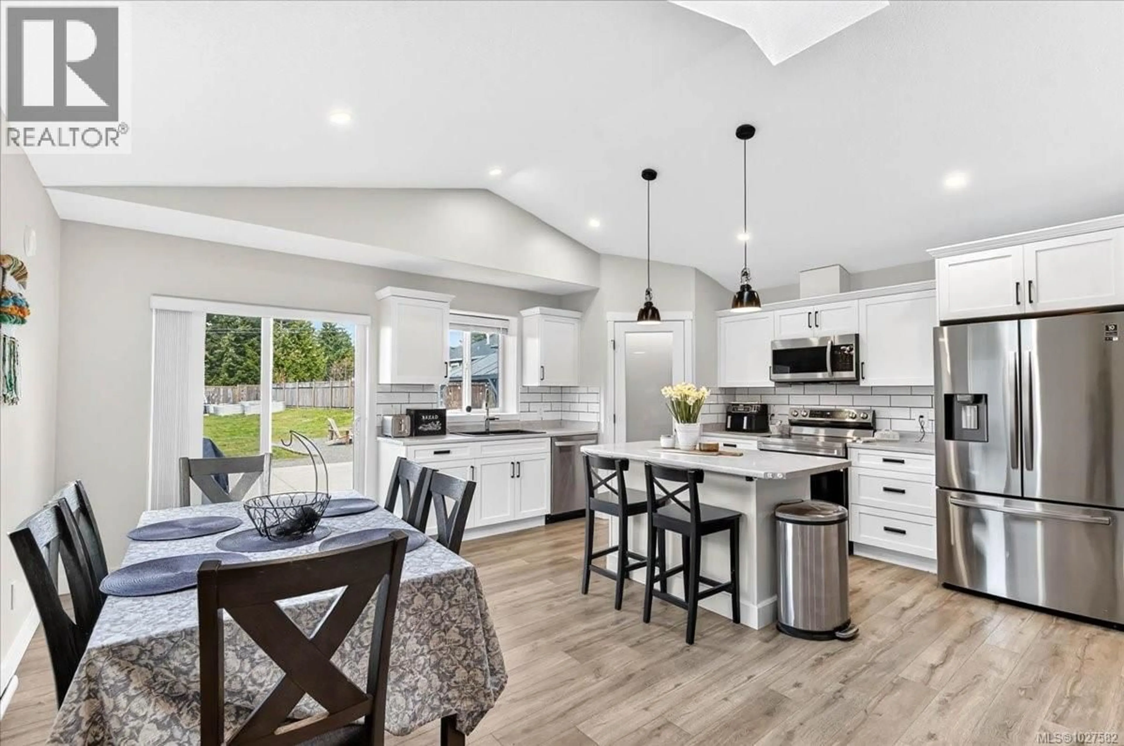 Open concept kitchen, ceramic/tile floor for 3167 FERNWOOD LANE, Port Alberni British Columbia V9Y0C4