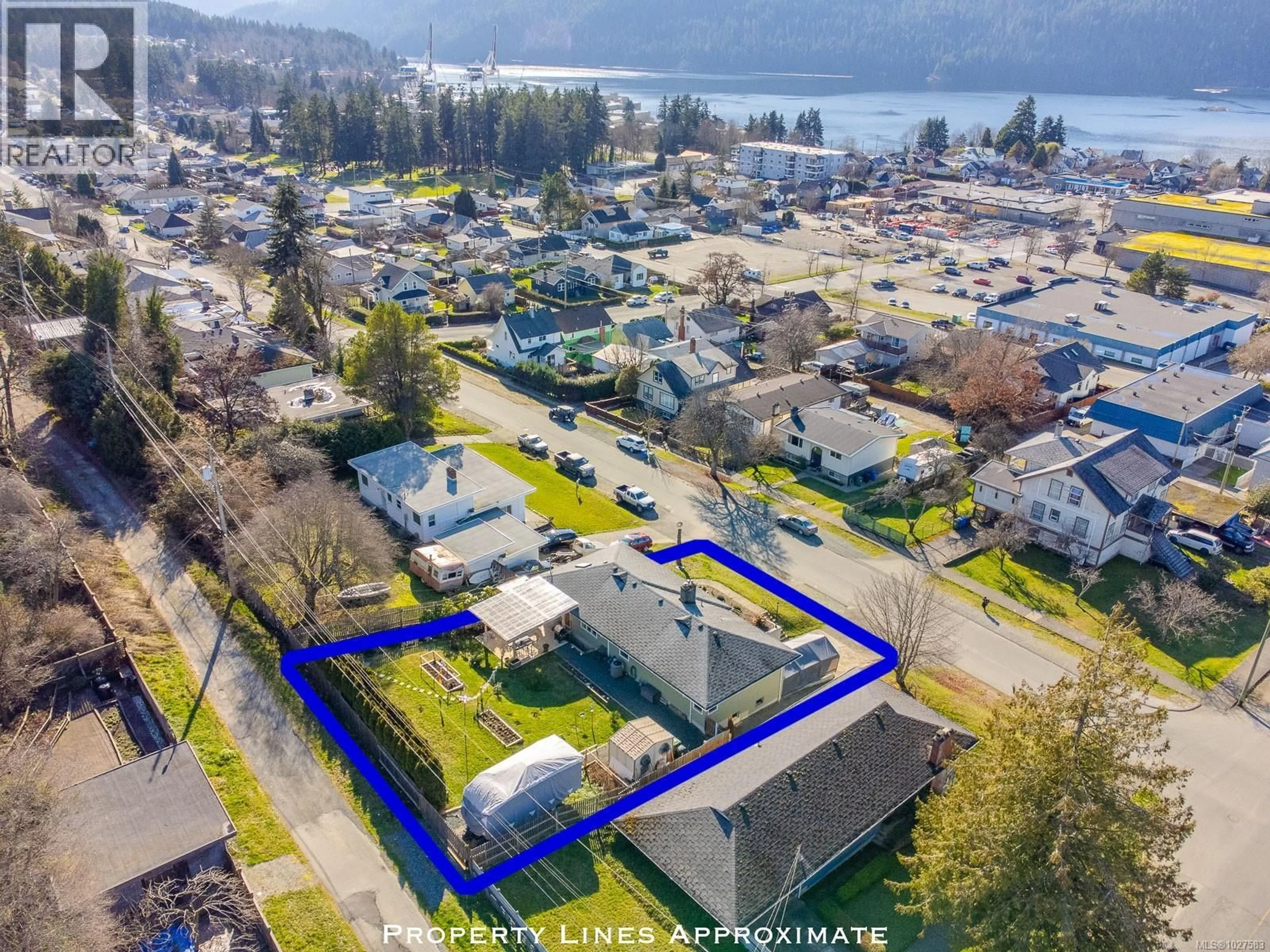A pic from outside/outdoor area/front of a property/back of a property/a pic from drone, water/lake/river/ocean view for 2979 6TH AVENUE, Port Alberni British Columbia V9Y2H1