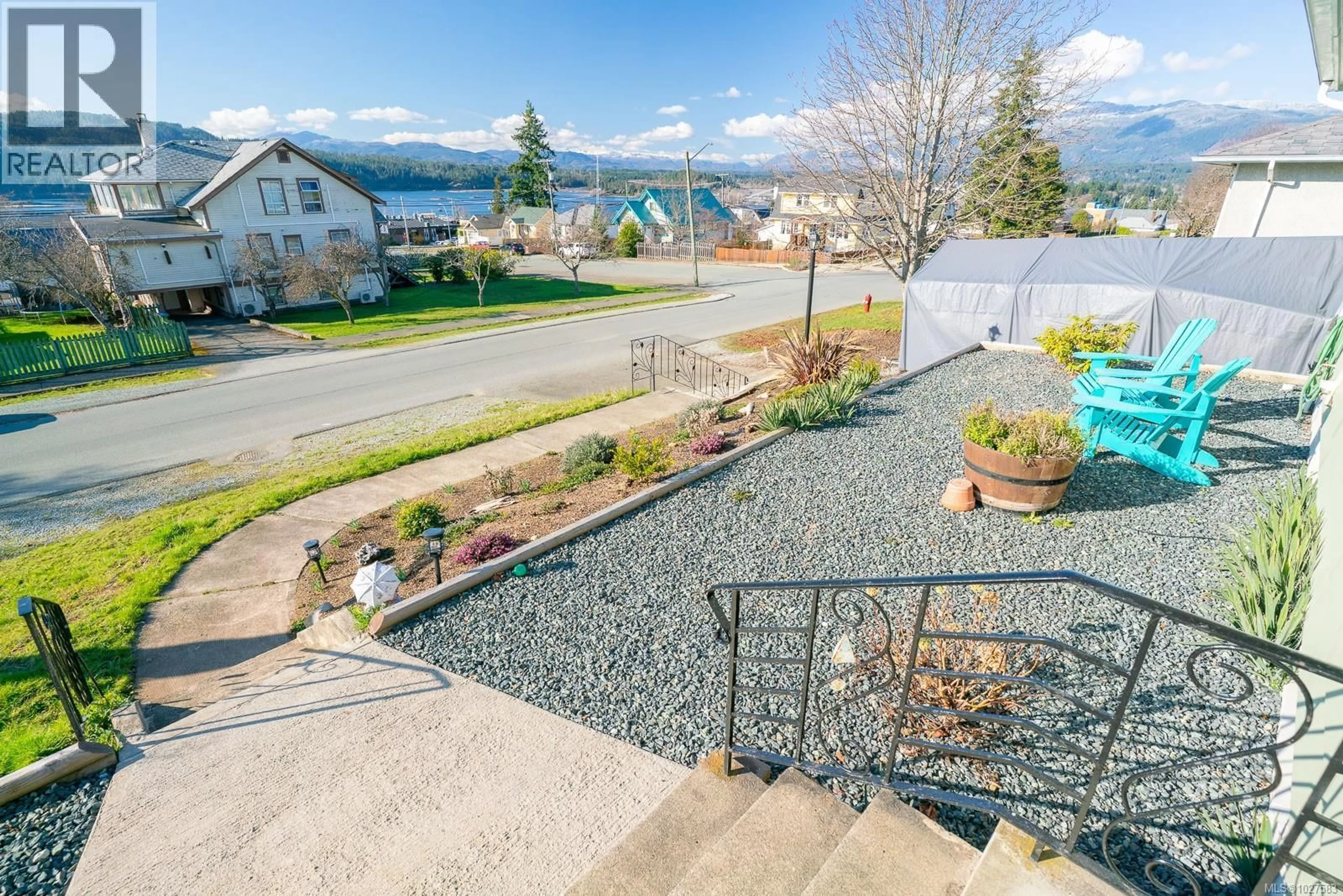 A pic from outside/outdoor area/front of a property/back of a property/a pic from drone, water/lake/river/ocean view for 2979 6TH AVENUE, Port Alberni British Columbia V9Y2H1