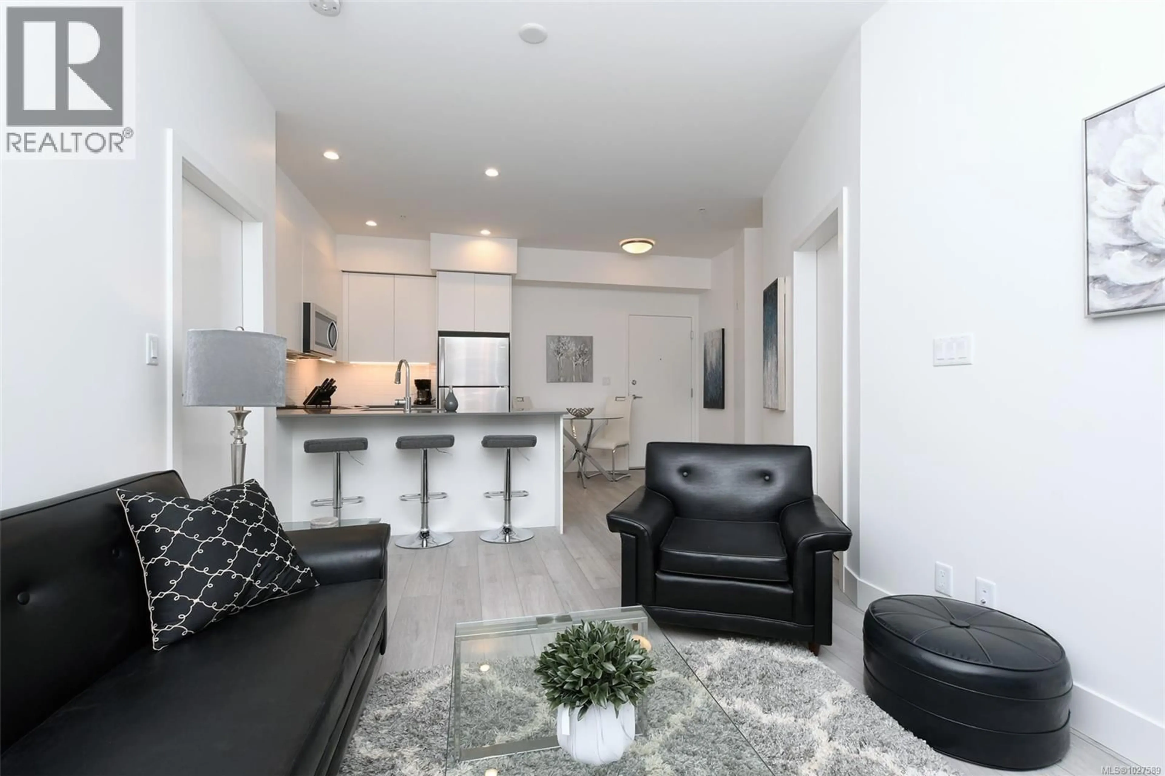 Living room with furniture, unknown for 101 - 991 MCKENZIE AVENUE, Saanich British Columbia V8X0B5