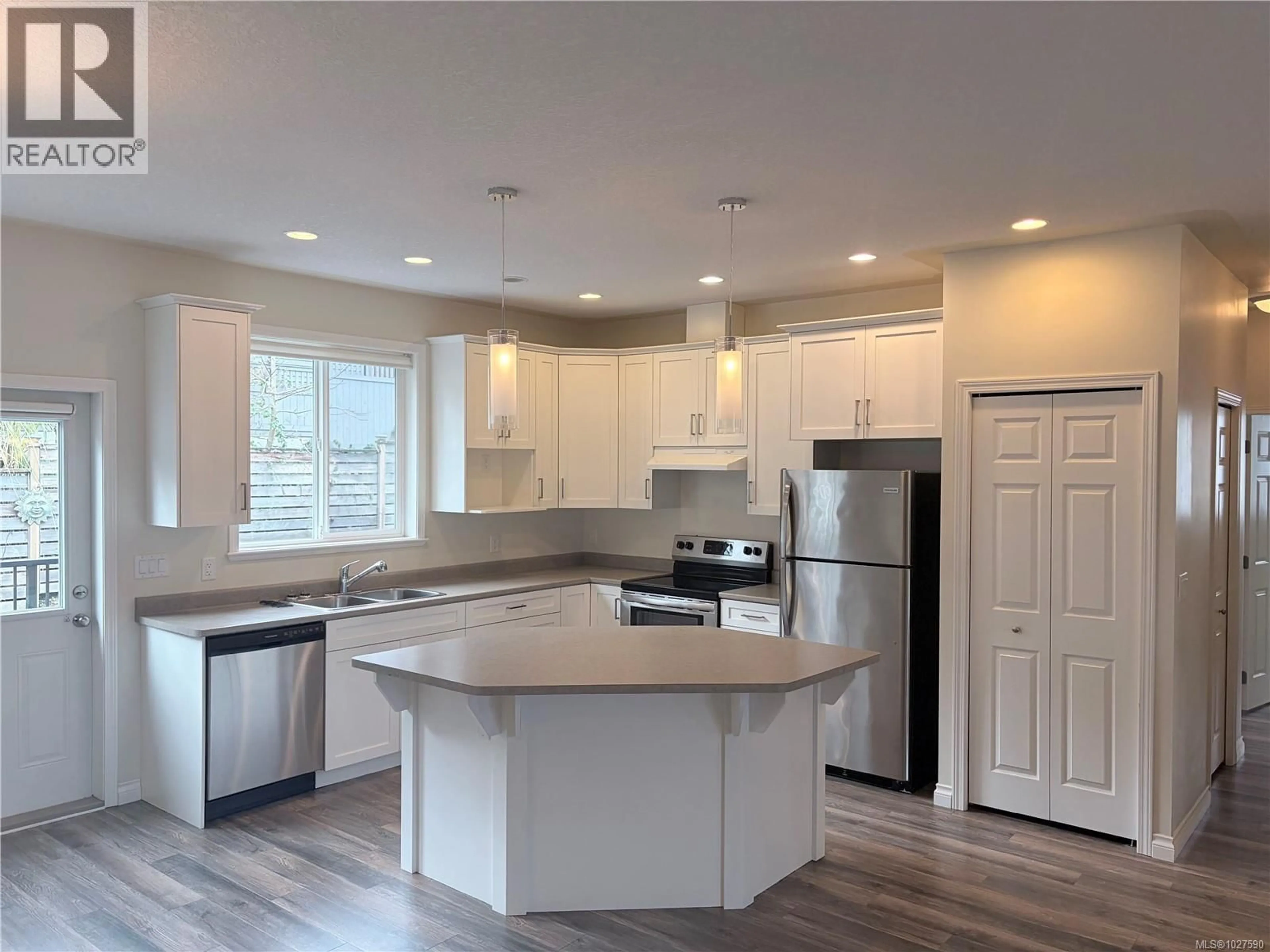 Open concept kitchen, unknown for 401 CAMBIE ROAD, Nanaimo British Columbia V9R0H7