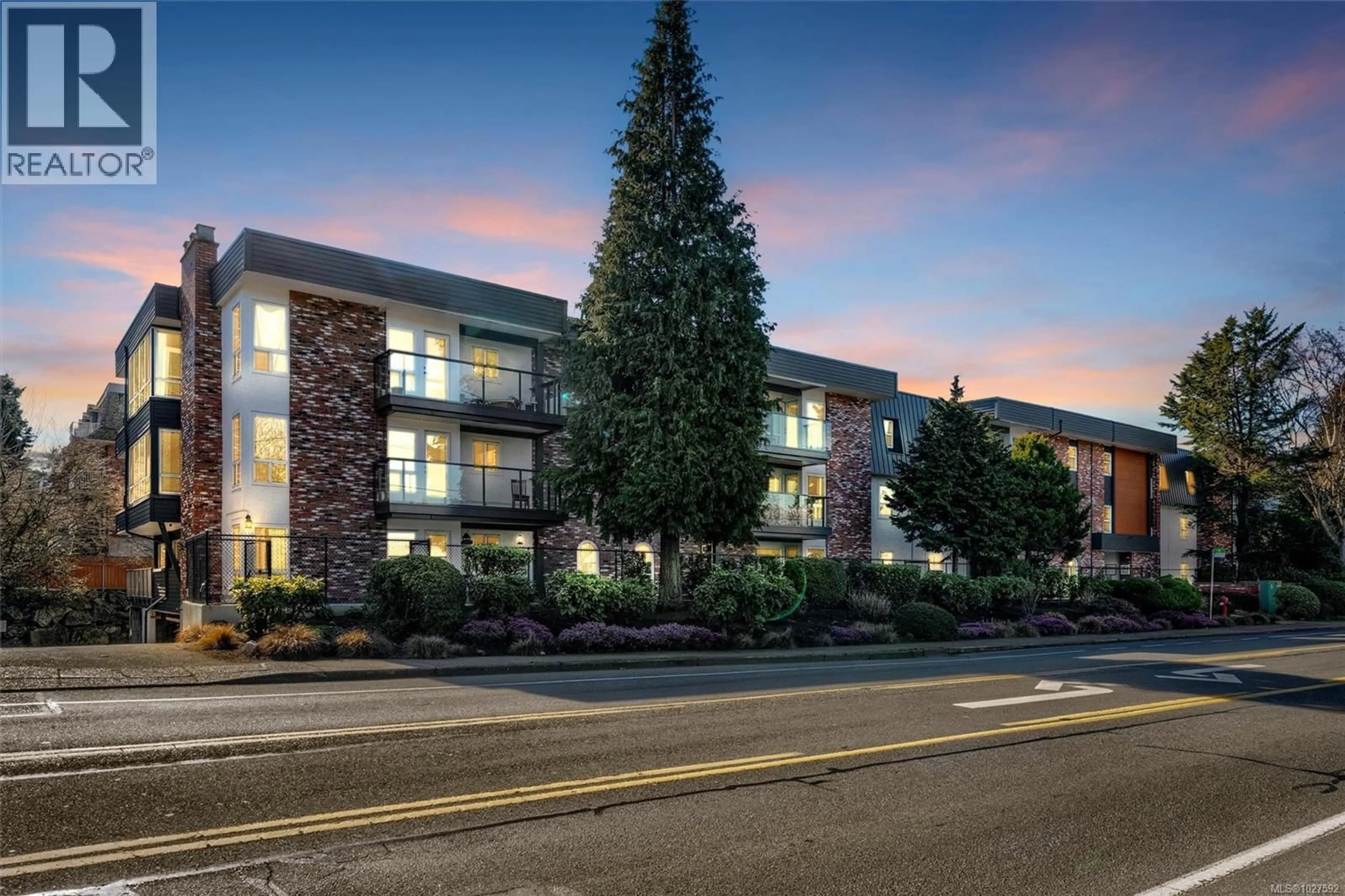 A pic from outside/outdoor area/front of a property/back of a property/a pic from drone, unknown for 301 - 1725 CEDAR HILL CROSS ROAD, Saanich British Columbia V8P2P8