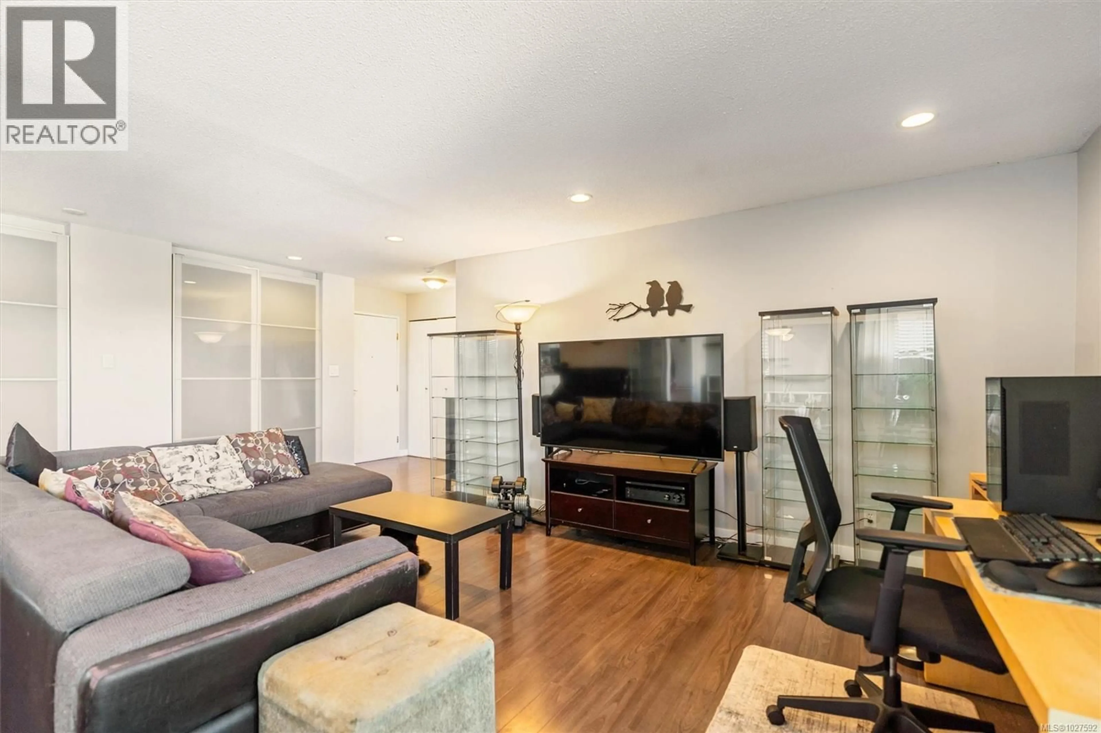 Living room with furniture, wood/laminate floor for 301 - 1725 CEDAR HILL CROSS ROAD, Saanich British Columbia V8P2P8