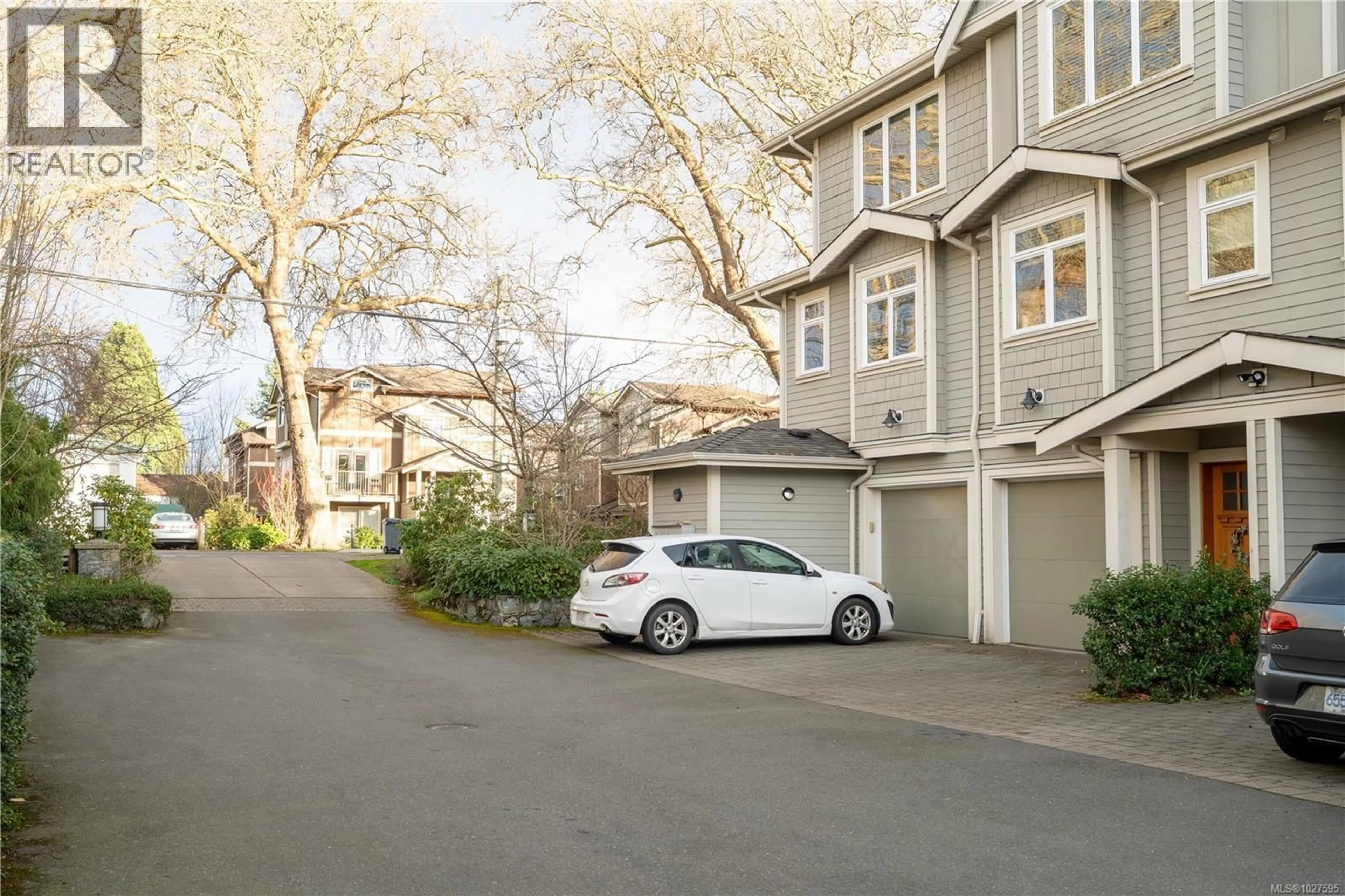 Unknown for 1 - 2918 SHELBOURNE STREET, Victoria British Columbia V8R4M6