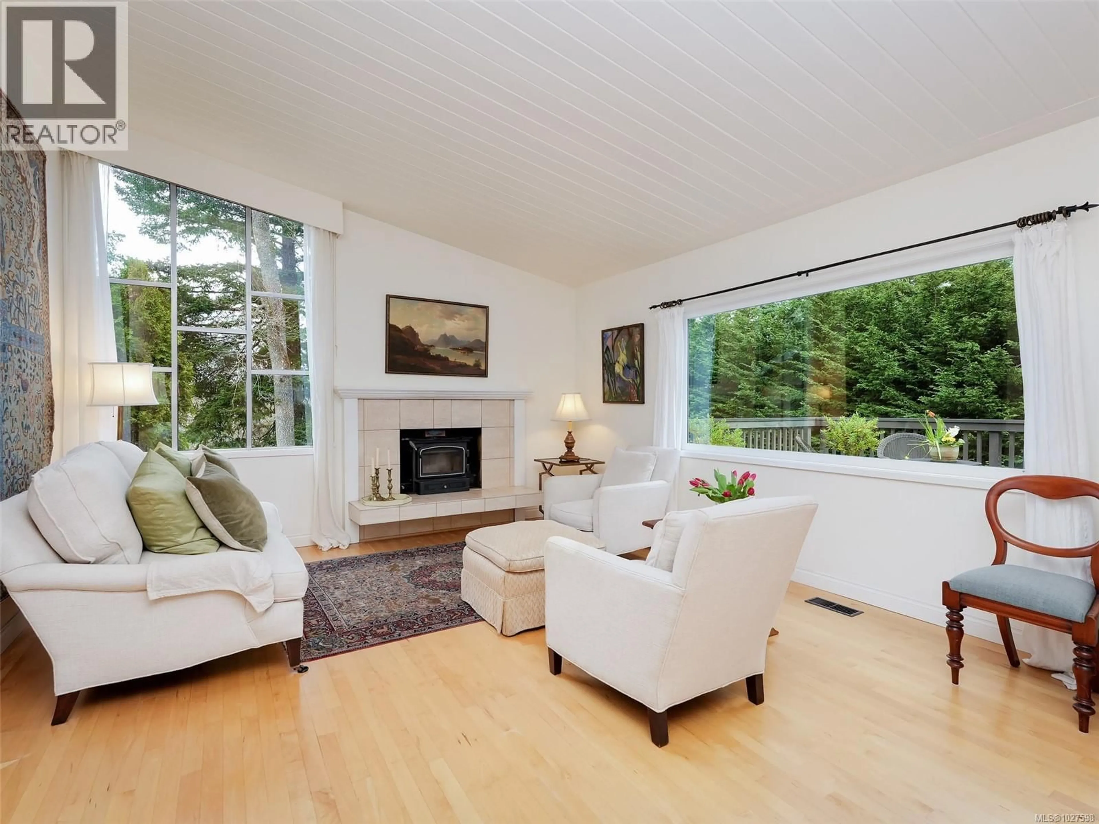 Living room with furniture, wood/laminate floor for 3512 PLYMOUTH ROAD, Oak Bay British Columbia V8P4X4