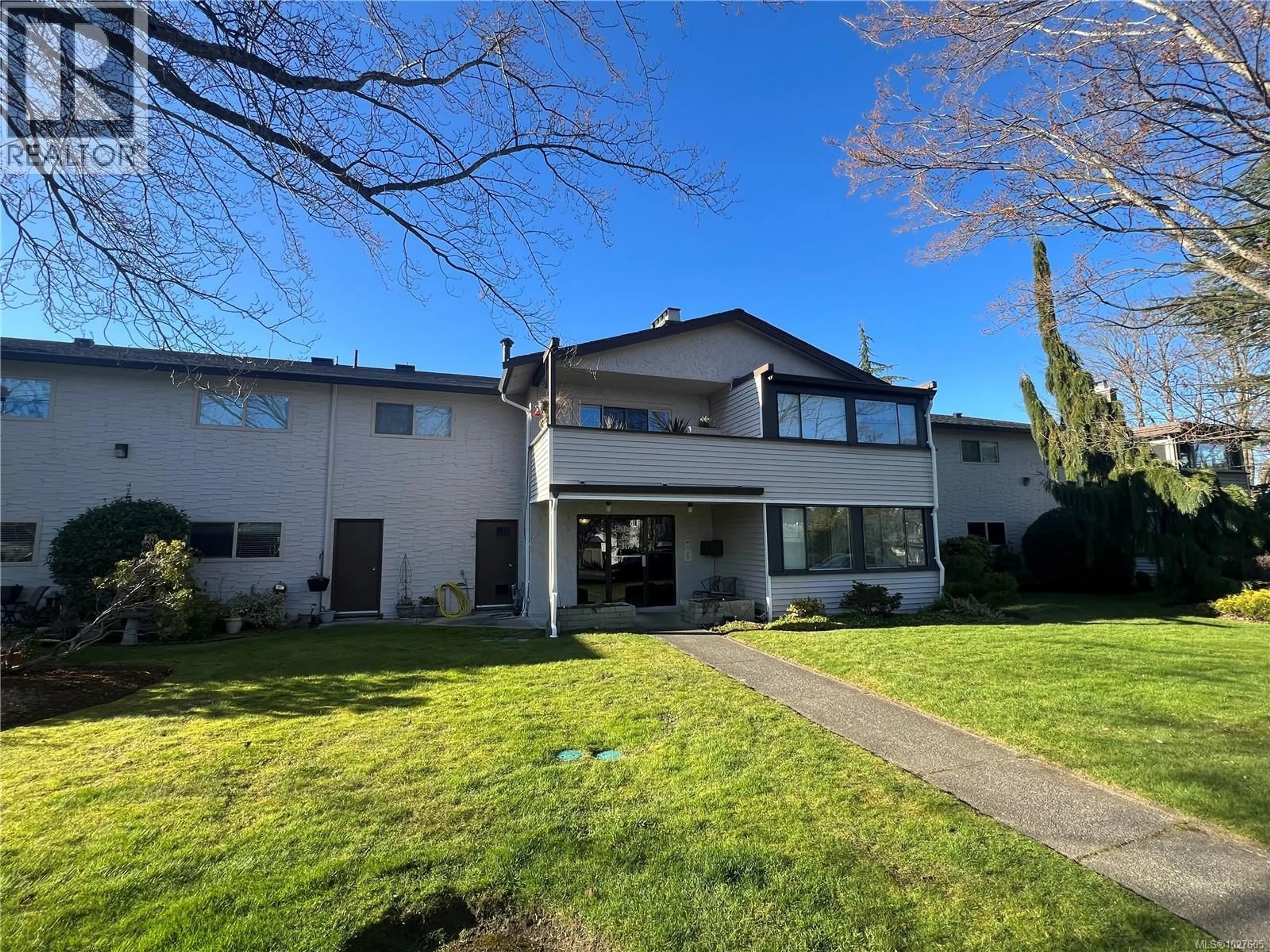 A pic from outside/outdoor area/front of a property/back of a property/a pic from drone, street for 404 - 3170 IRMA STREET SOUTH, Victoria British Columbia V9A1S8