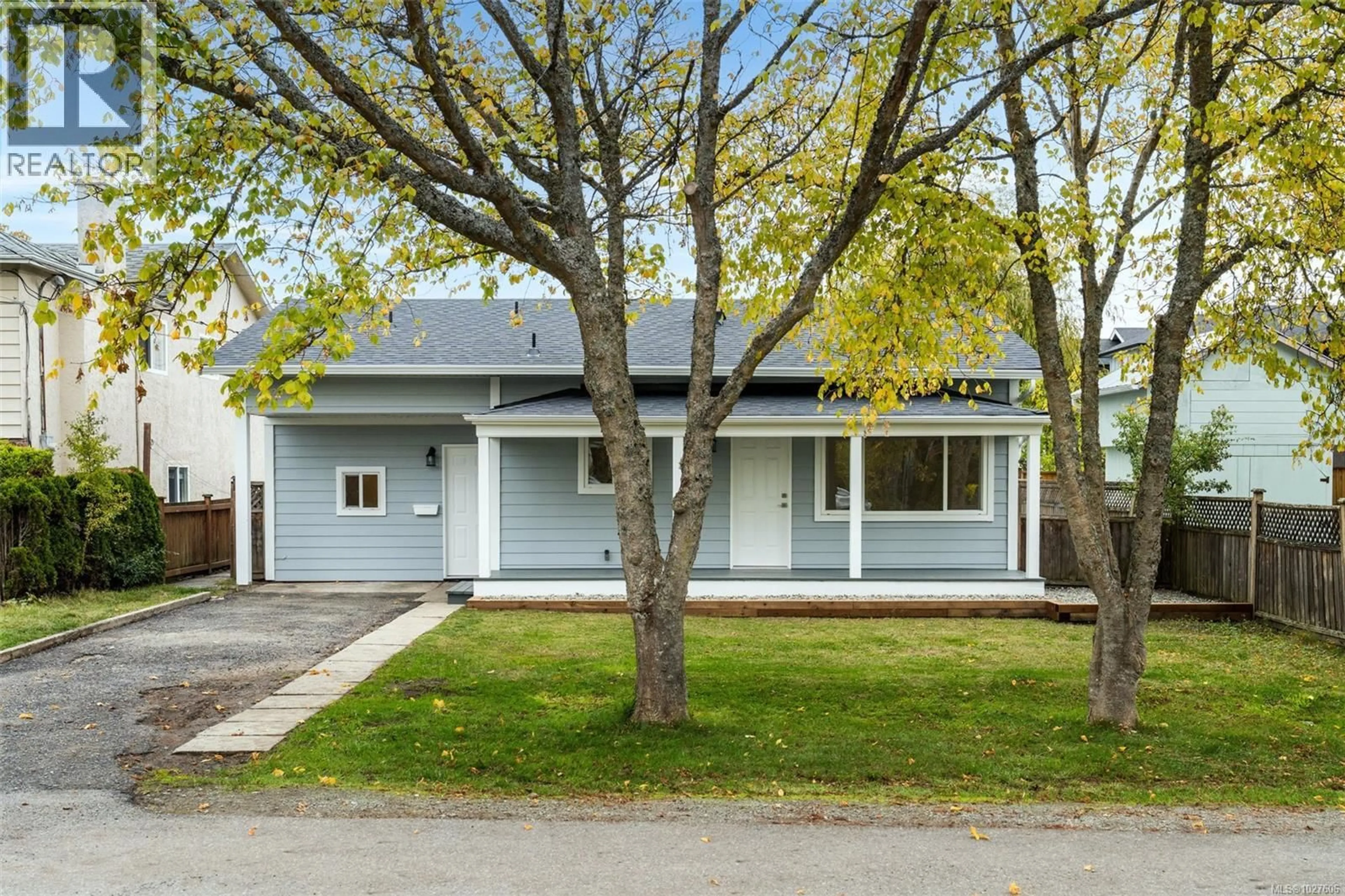 Home with vinyl exterior material, street for 9617 FOURTH STREET, Sidney British Columbia V8L2Y5
