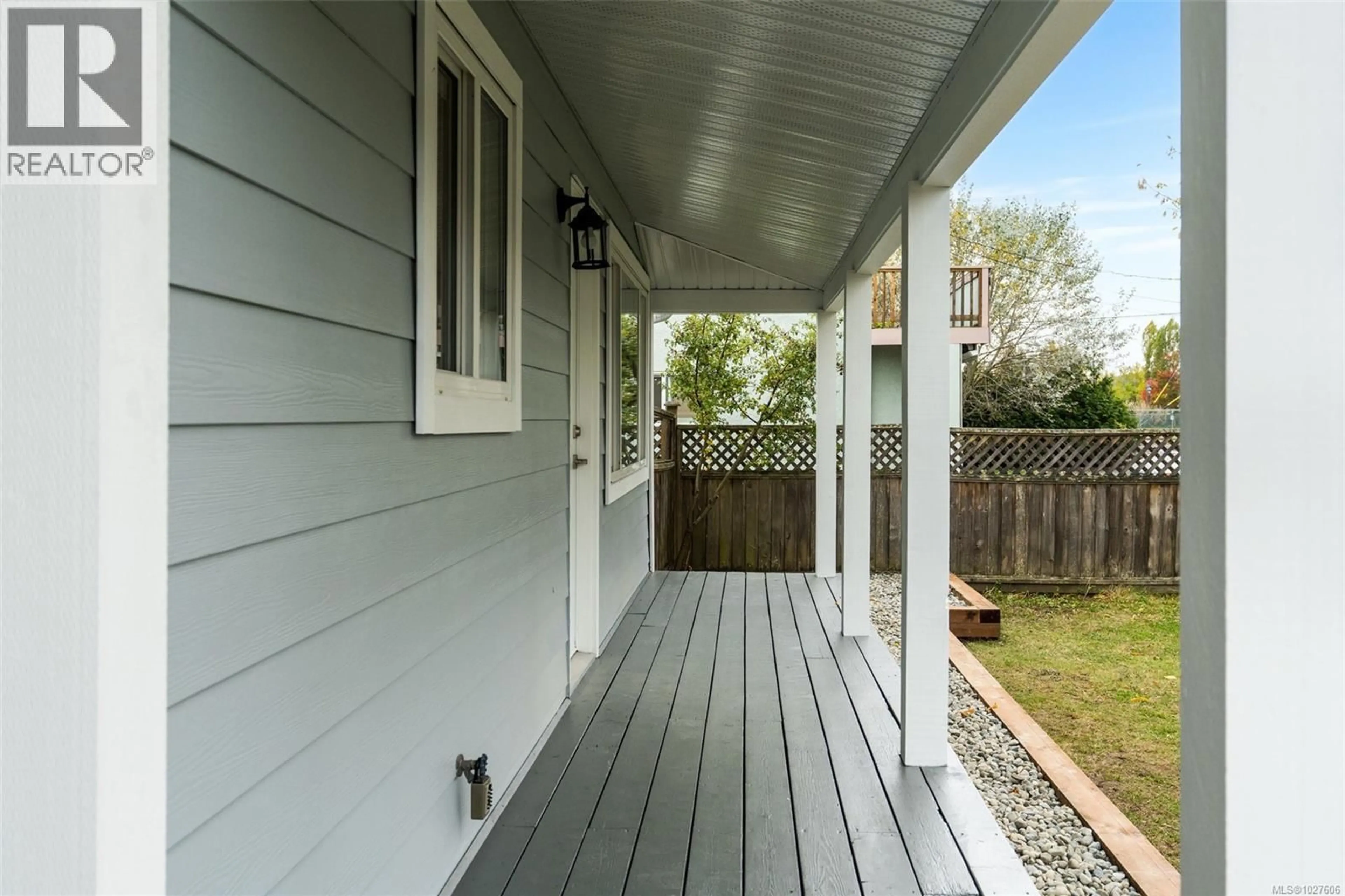 Home with vinyl exterior material, street for 9617 FOURTH STREET, Sidney British Columbia V8L2Y5