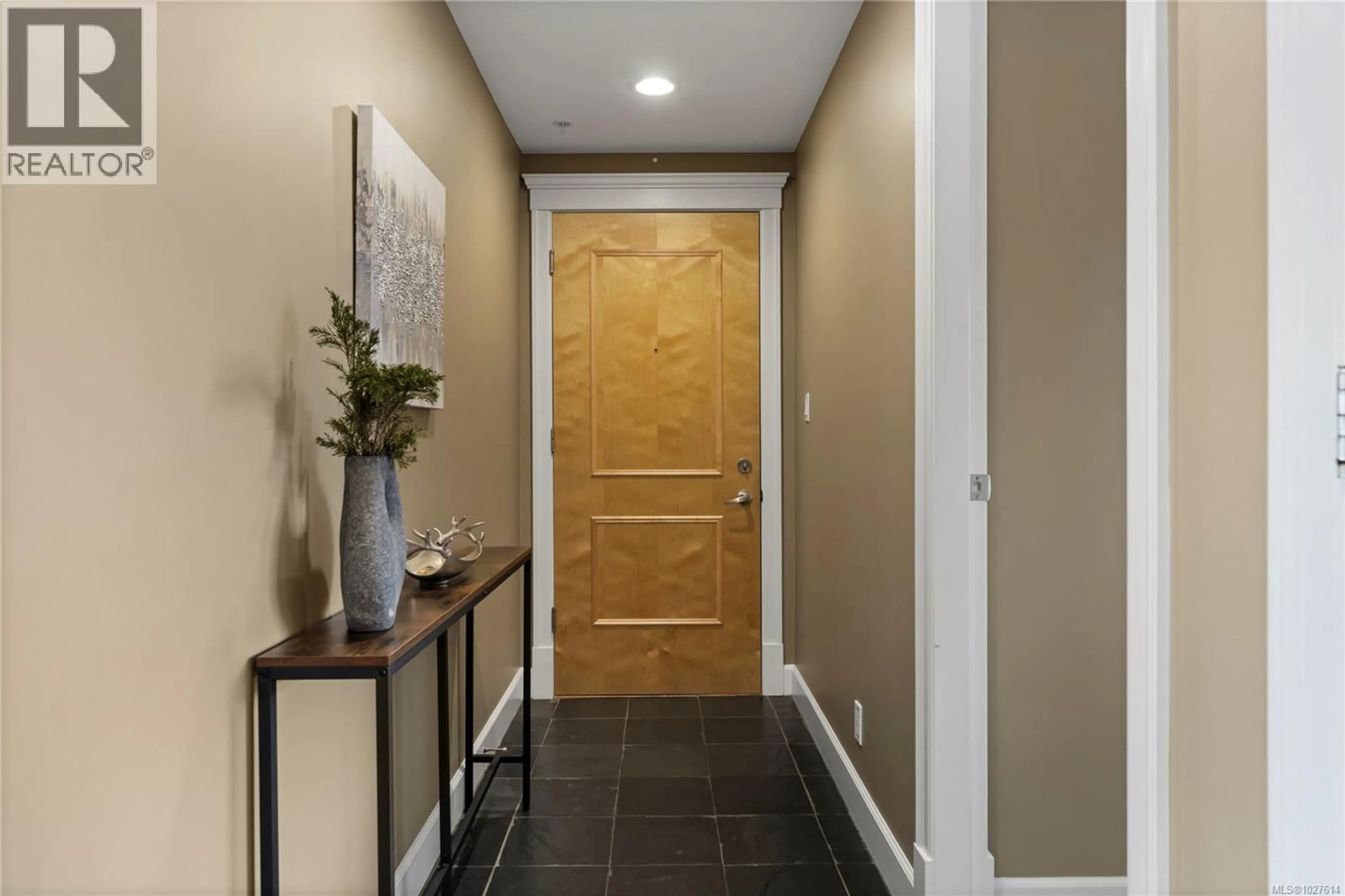 Indoor entryway for 401 - 225 ROSEHILL STREET, Nanaimo British Columbia V9S1E1