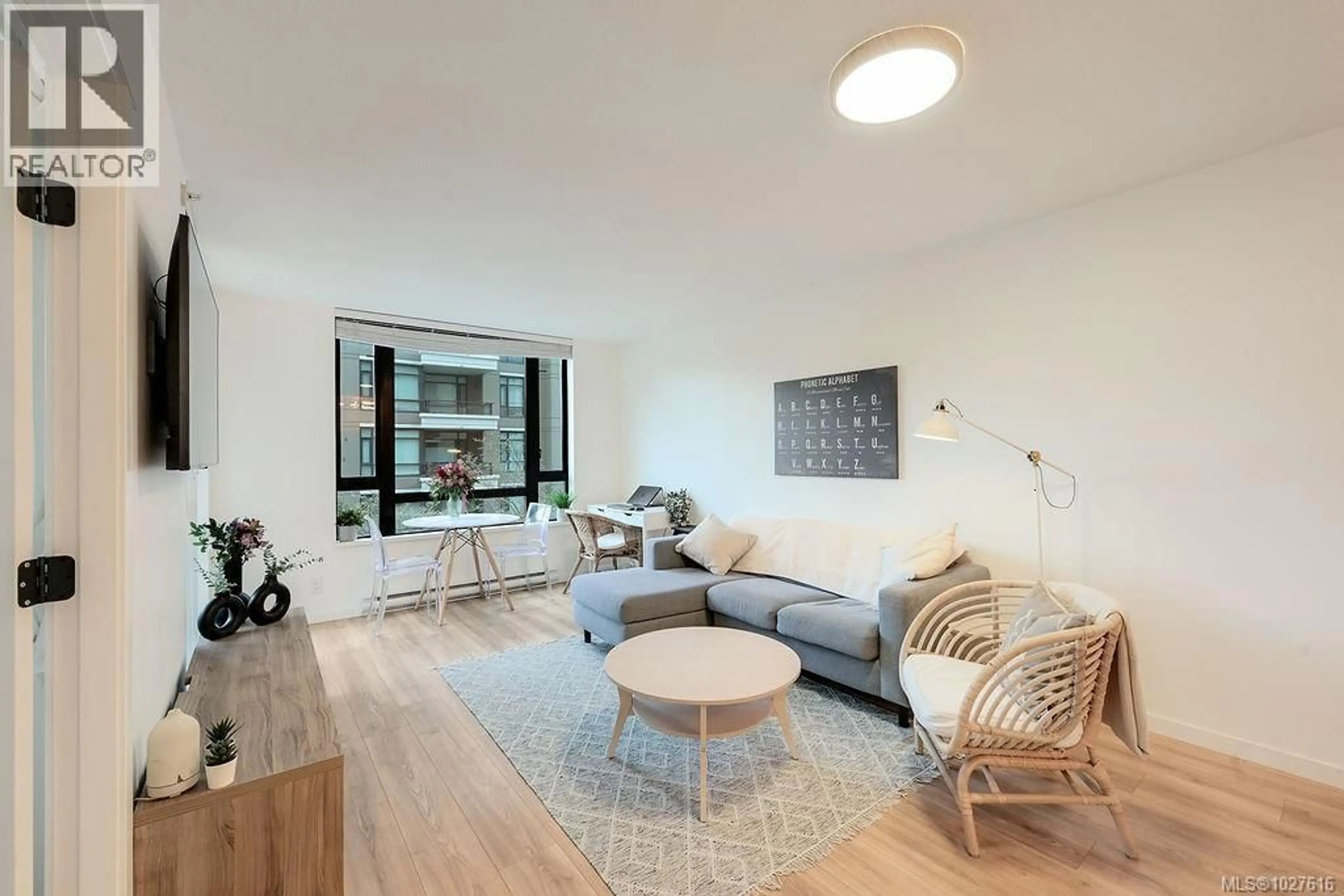 Living room with furniture, wood/laminate floor for 205 - 751 FAIRFIELD ROAD, Victoria British Columbia V8W4A4