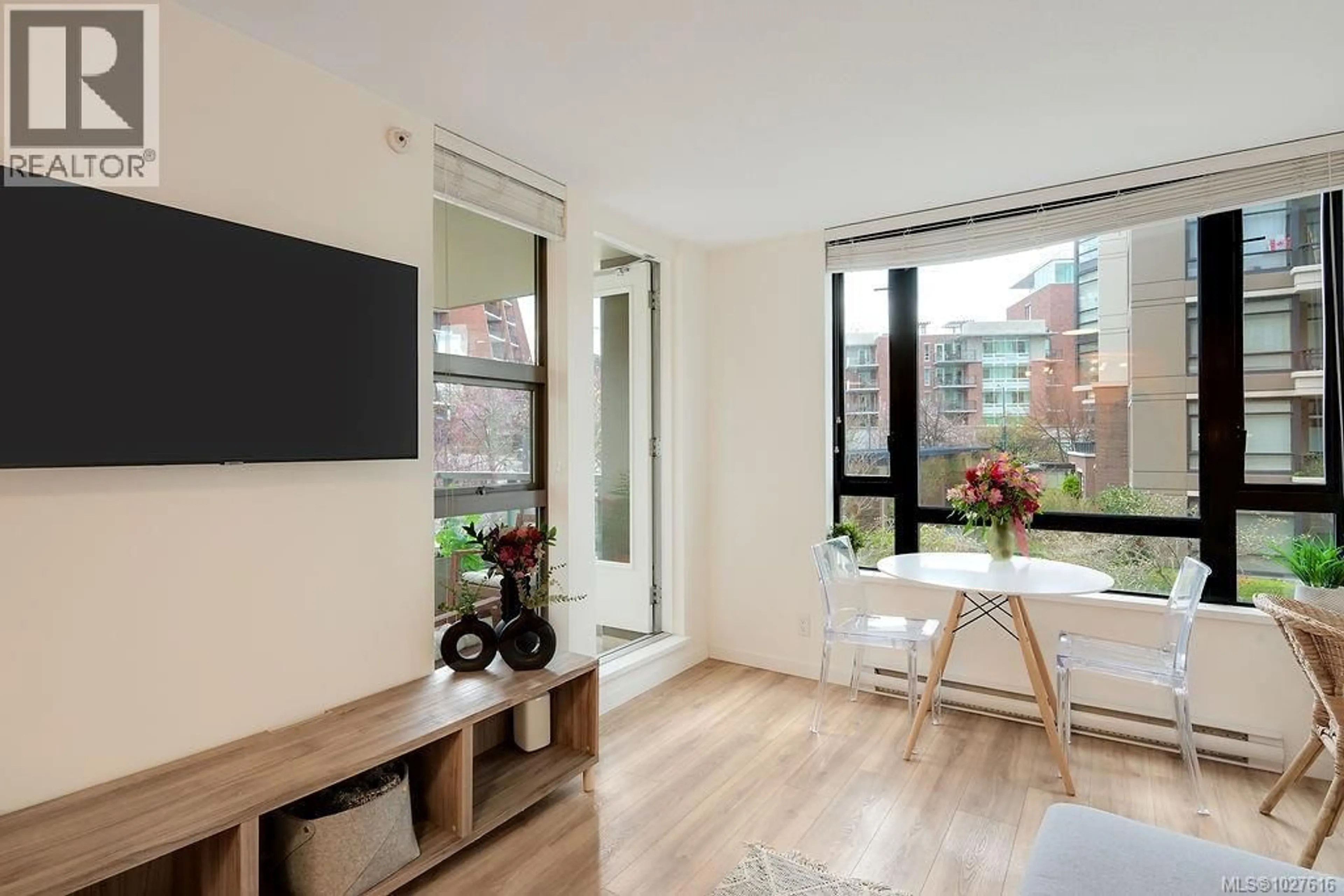 A pic of a room for 205 - 751 FAIRFIELD ROAD, Victoria British Columbia V8W4A4