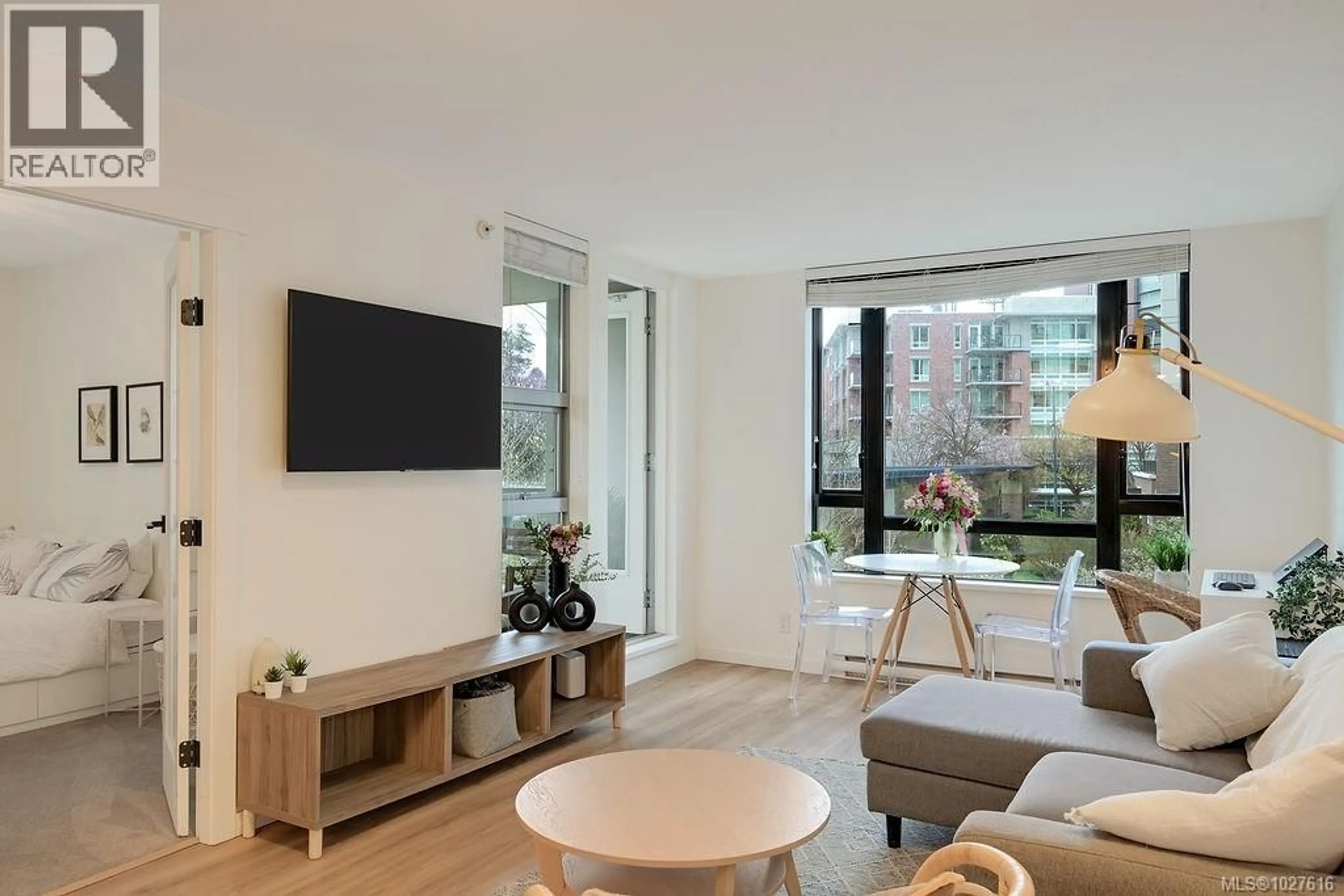 Living room with furniture, unknown for 205 - 751 FAIRFIELD ROAD, Victoria British Columbia V8W4A4