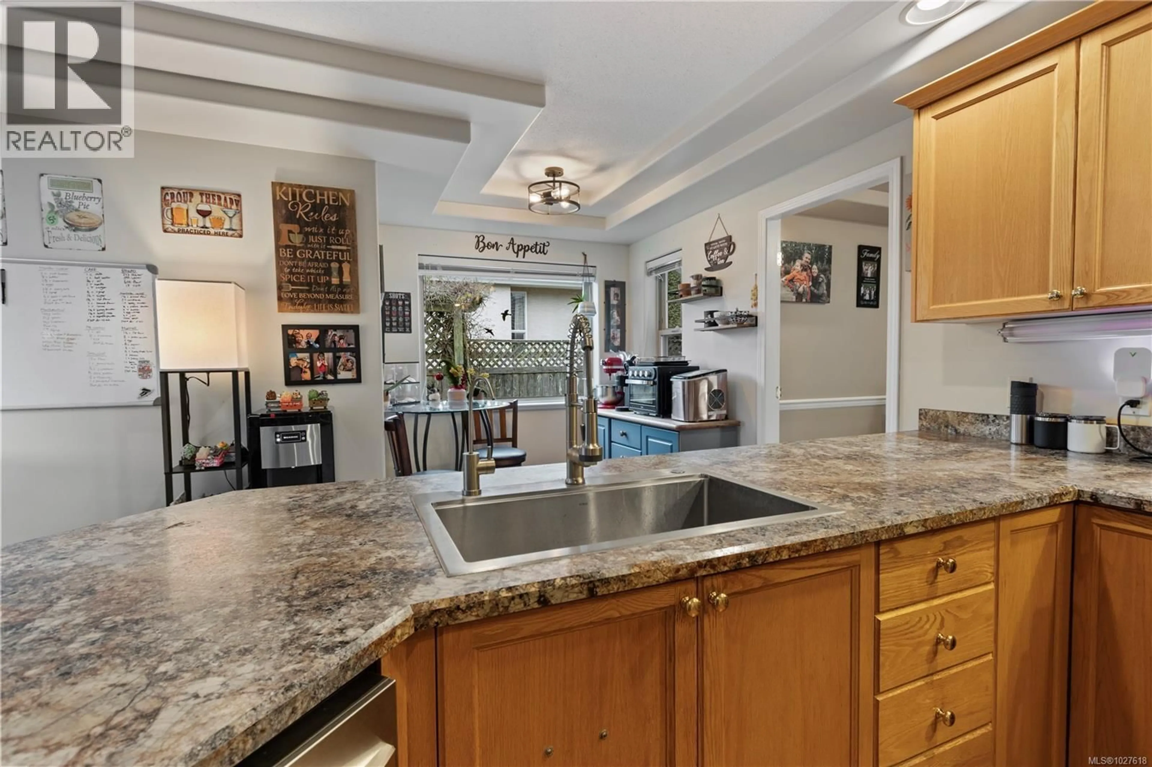 Open concept kitchen, ceramic/tile floor for 1137 YELLOWBRICK ROAD, Parksville British Columbia V9P1K4