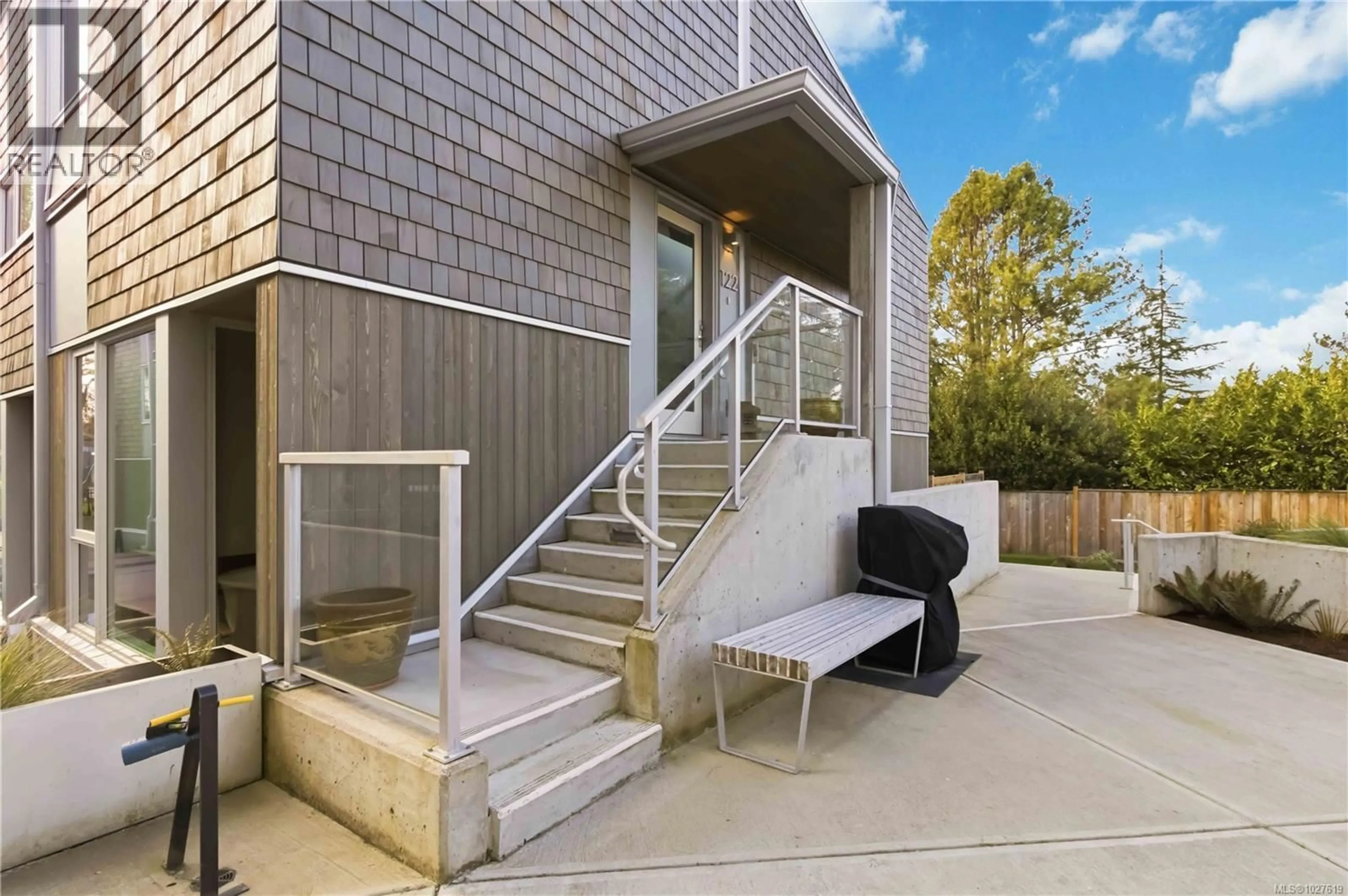 Patio, street for 122 - 1720 FAIRFIELD ROAD, Victoria British Columbia V8S1G3